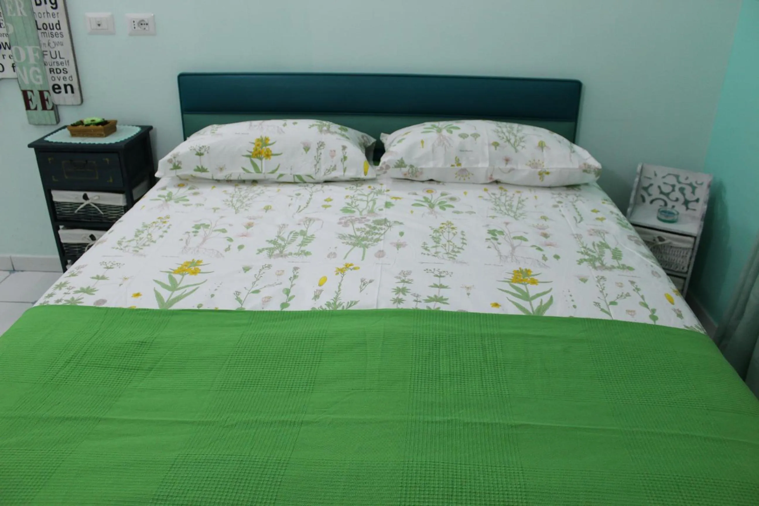 Decorative detail, Bed in Viaggio a Napoli B&B