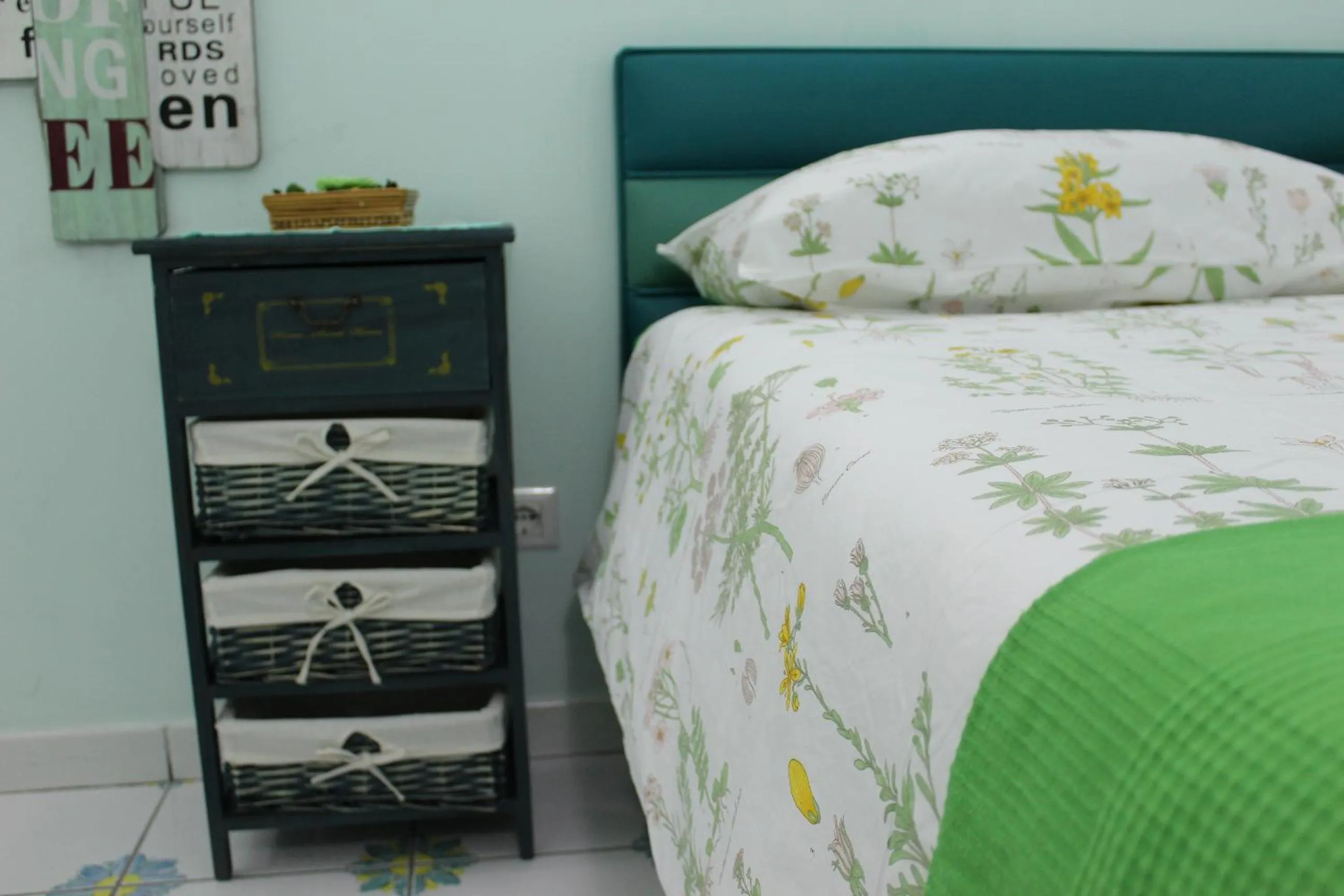 Decorative detail, Bed in Viaggio a Napoli B&B