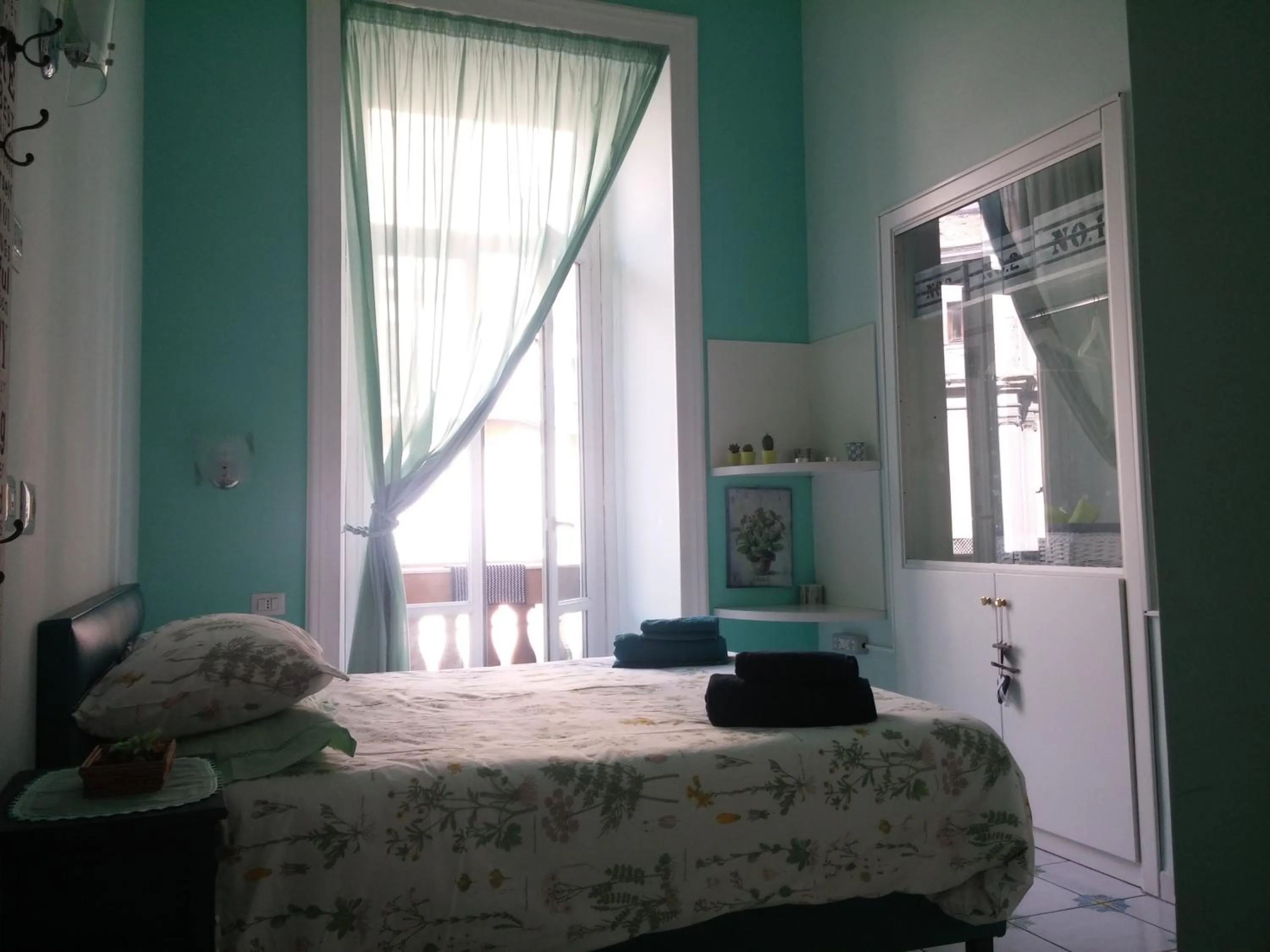 Bedroom, Bed in Viaggio a Napoli B&B