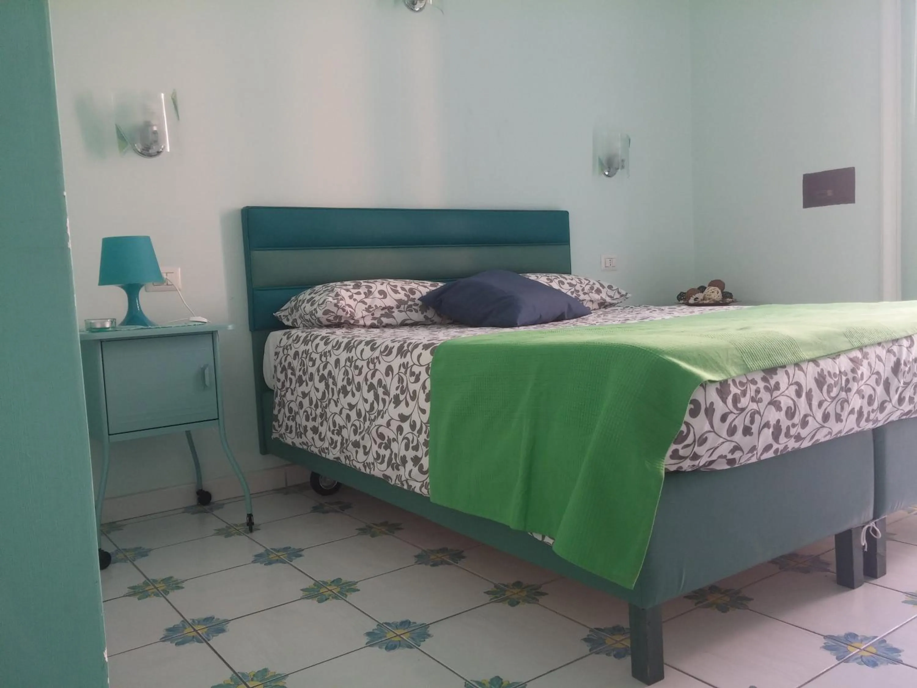 Photo of the whole room, Bed in Viaggio a Napoli B&B