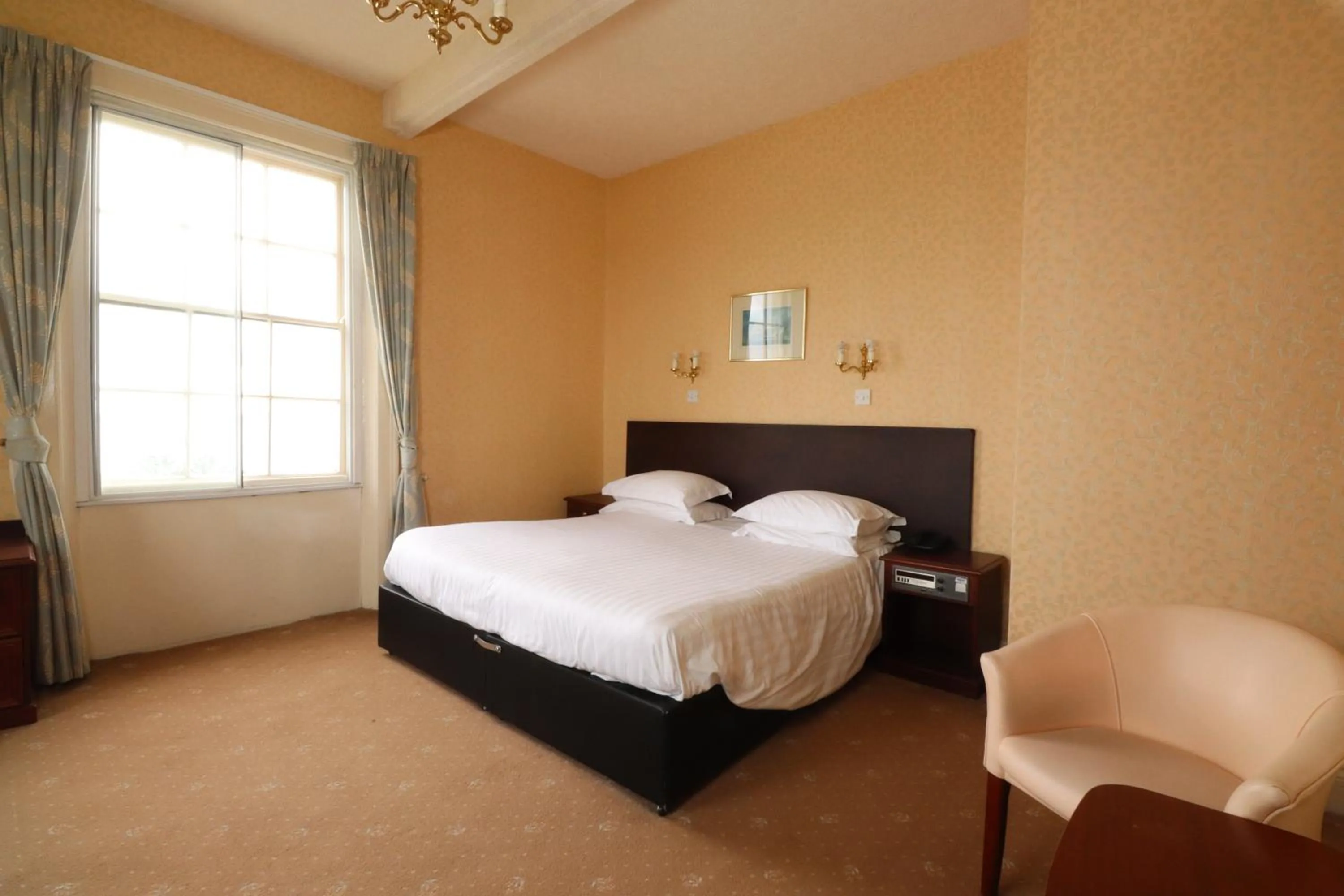 Photo of the whole room in The Esplanade Hotel