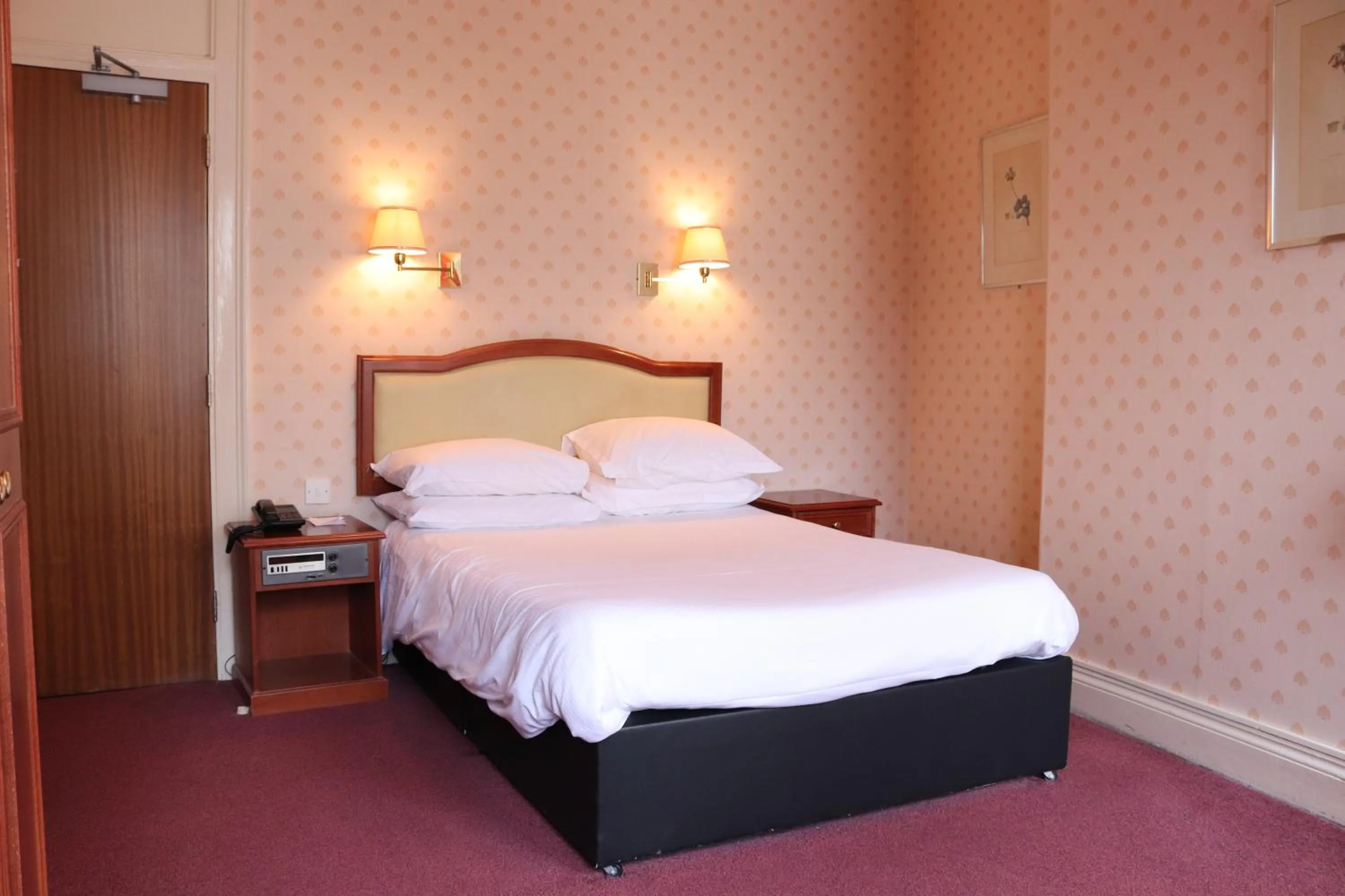 Photo of the whole room in The Esplanade Hotel