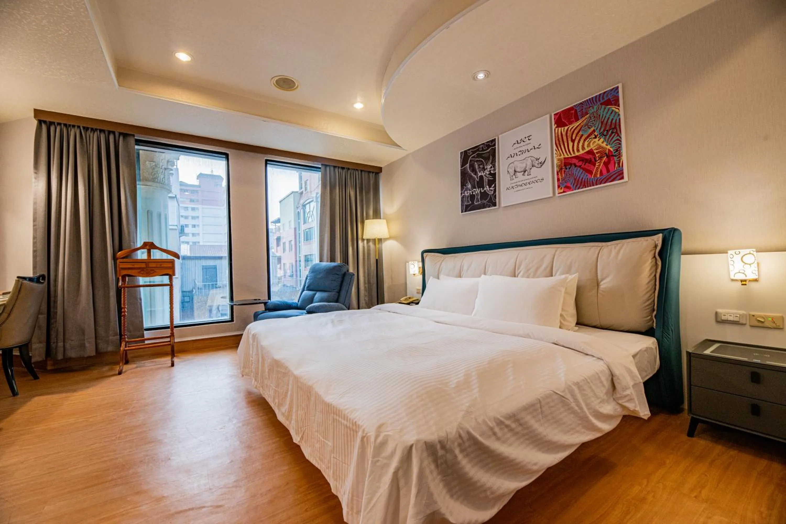 Photo of the whole room, Bed in Wenpin Hotel - Pier 2