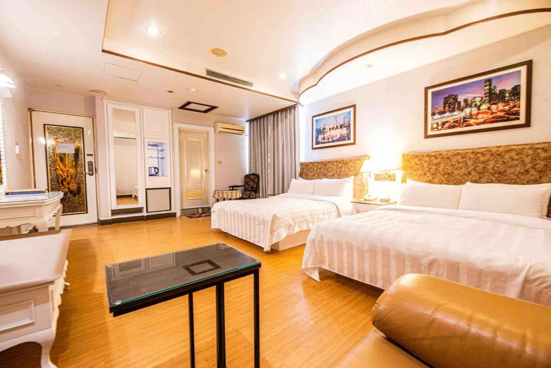 Deluxe Quadruple Room in Wenpin Hotel - Pier 2 Deluxe Quadruple Room in Wenpin Hotel - Pier 2