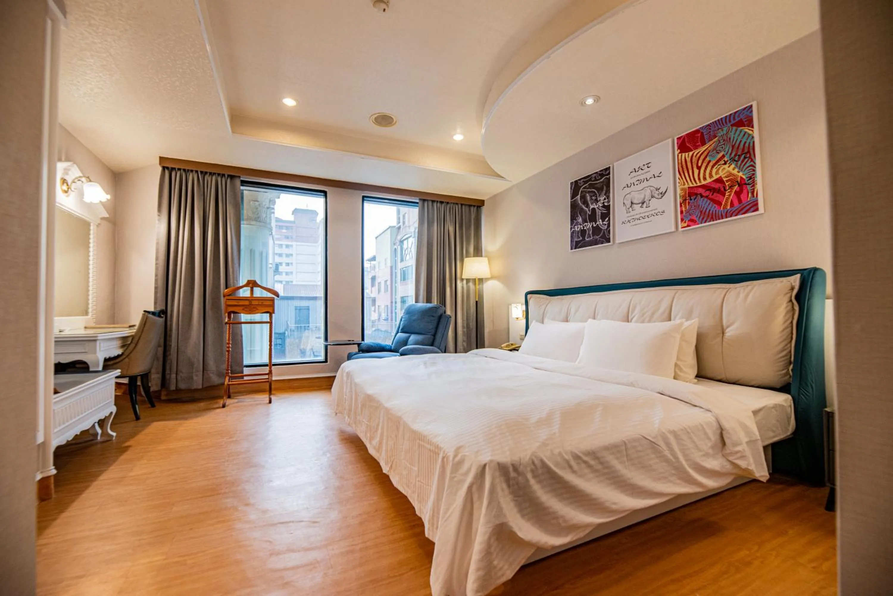 Photo of the whole room, Bed in Wenpin Hotel - Pier 2