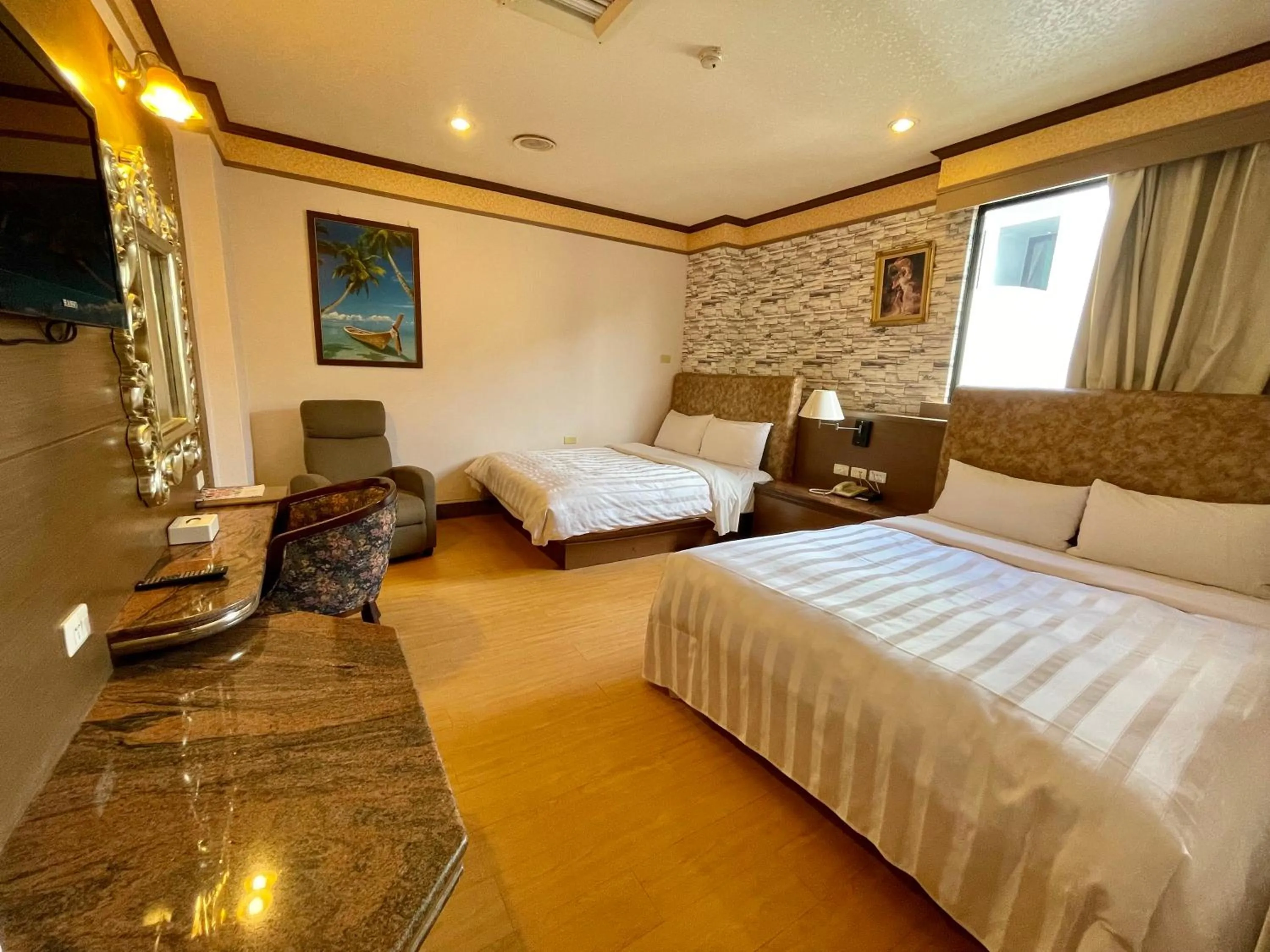 Photo of the whole room, Bed in Wenpin Hotel - Pier 2