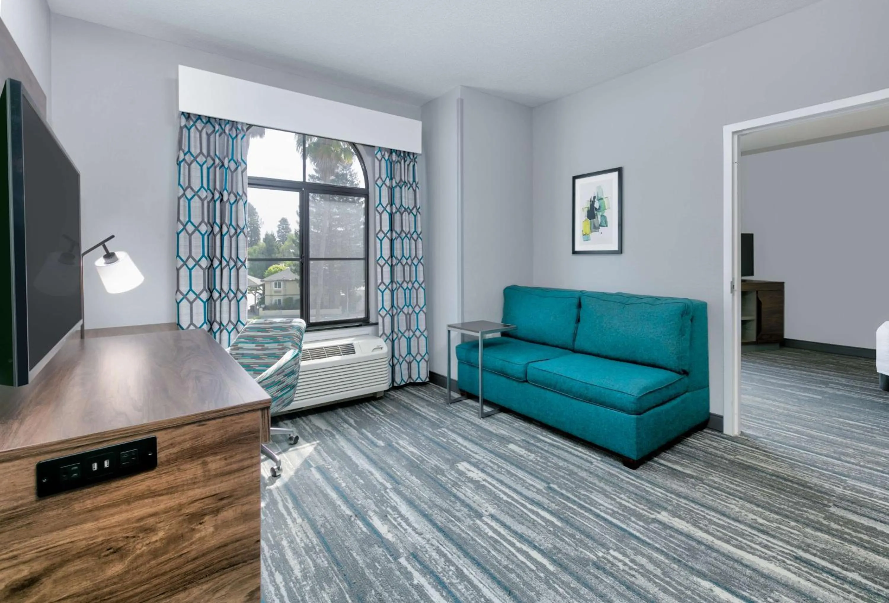 Living room in Hampton Inn Santa Cruz