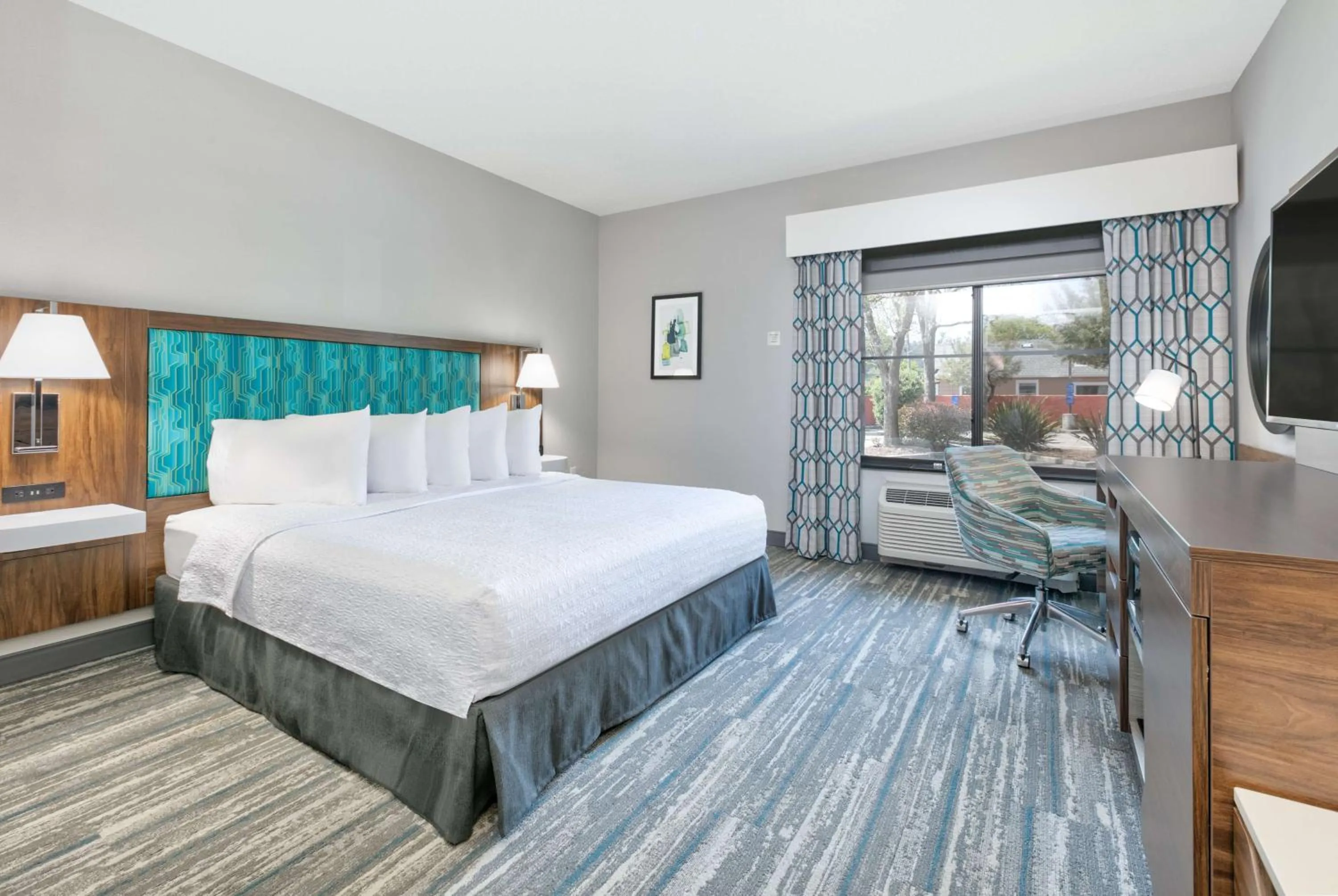 Bed in Hampton Inn Santa Cruz