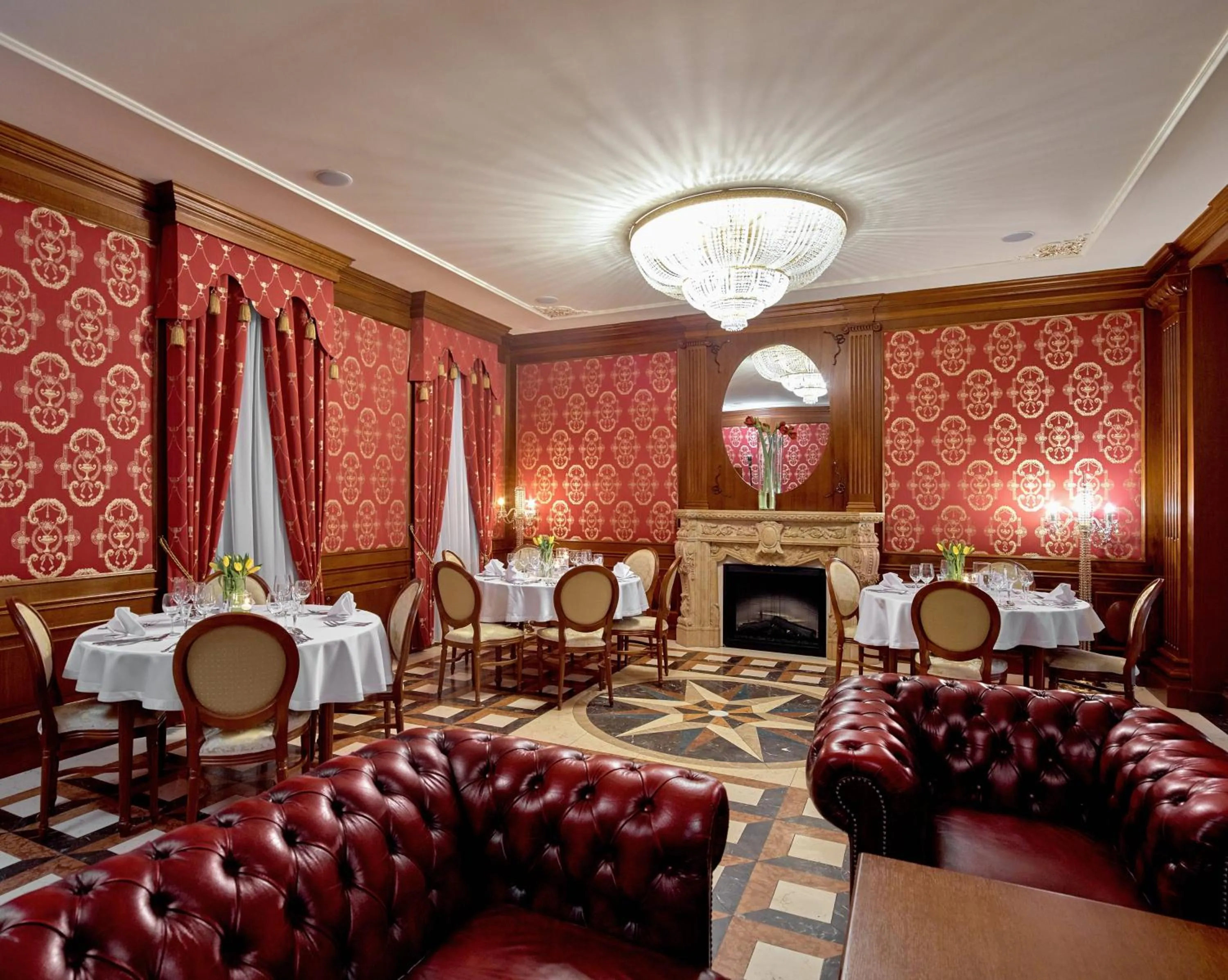 Communal lounge/ TV room in Hotel Koronny