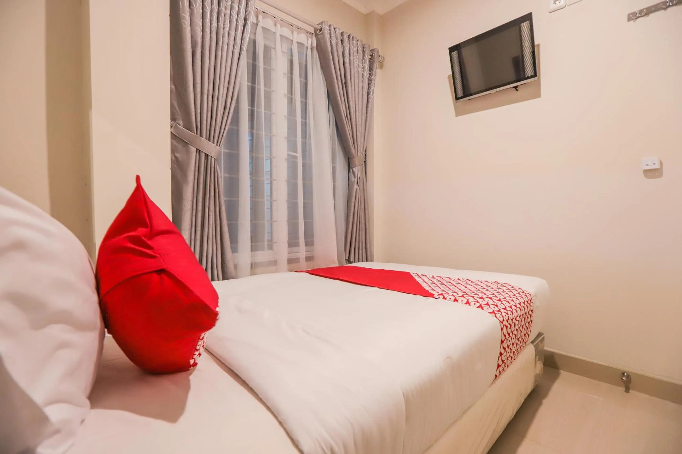 Bedroom, Bed in Hotel O Alfa Guest House