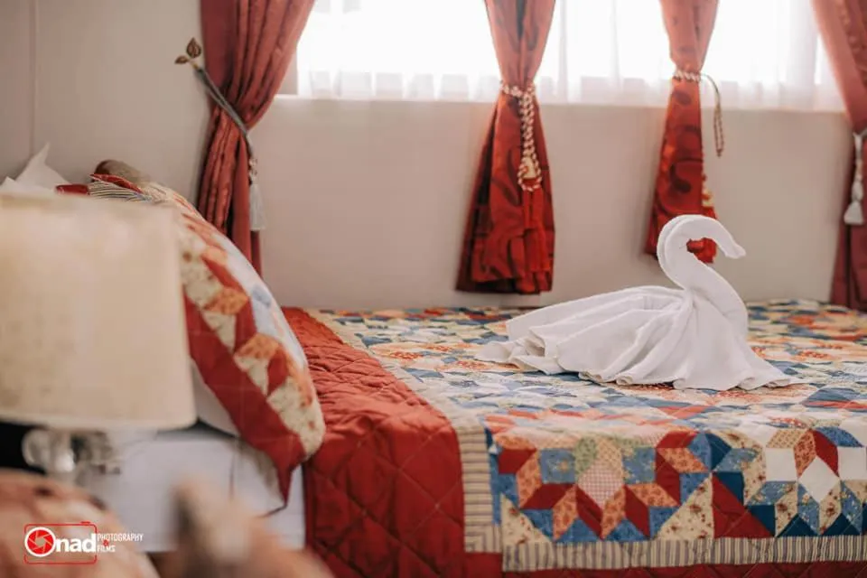 Bed in Ashley and Bill's Suites 'N Garden Hotel and Vacation Homes