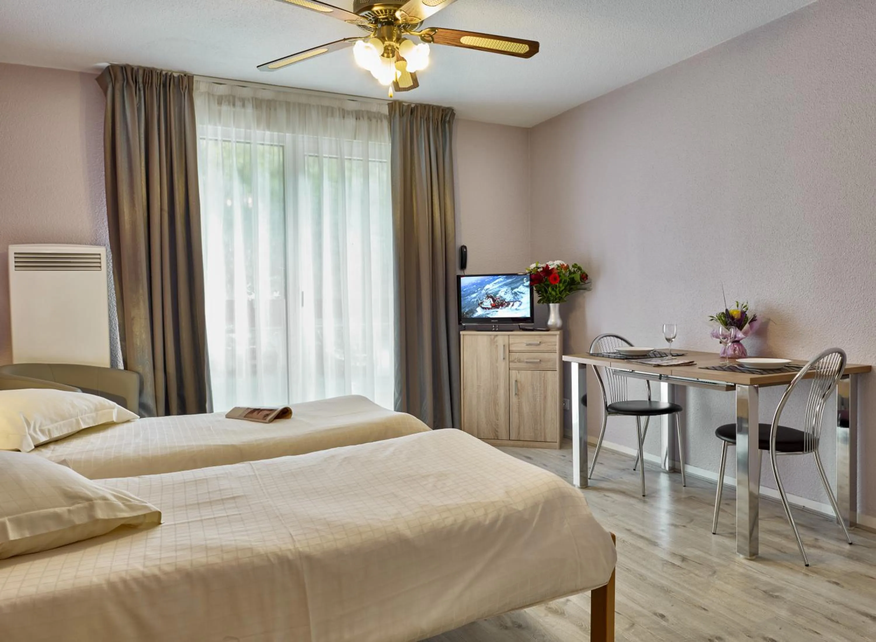 TV and multimedia, Bed in Grands Chênes du Parc