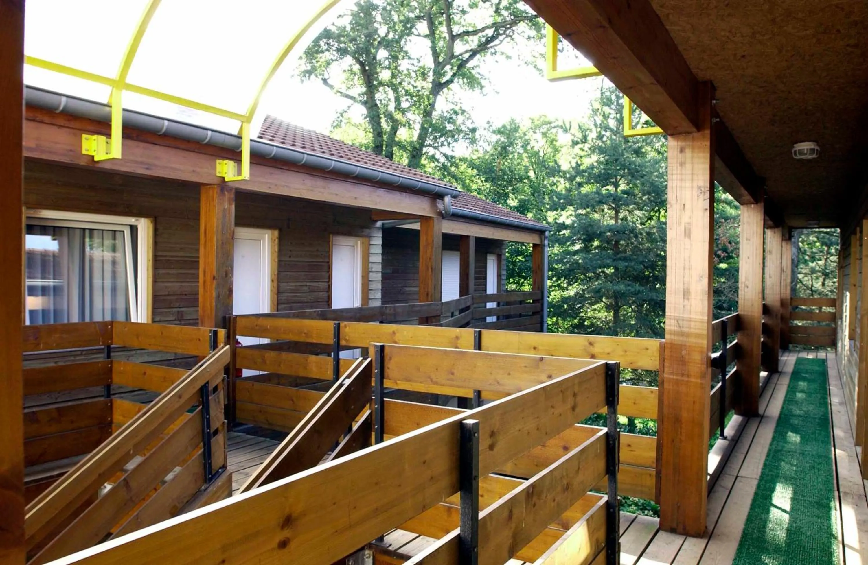 Facade/entrance in Grands Chênes du Parc