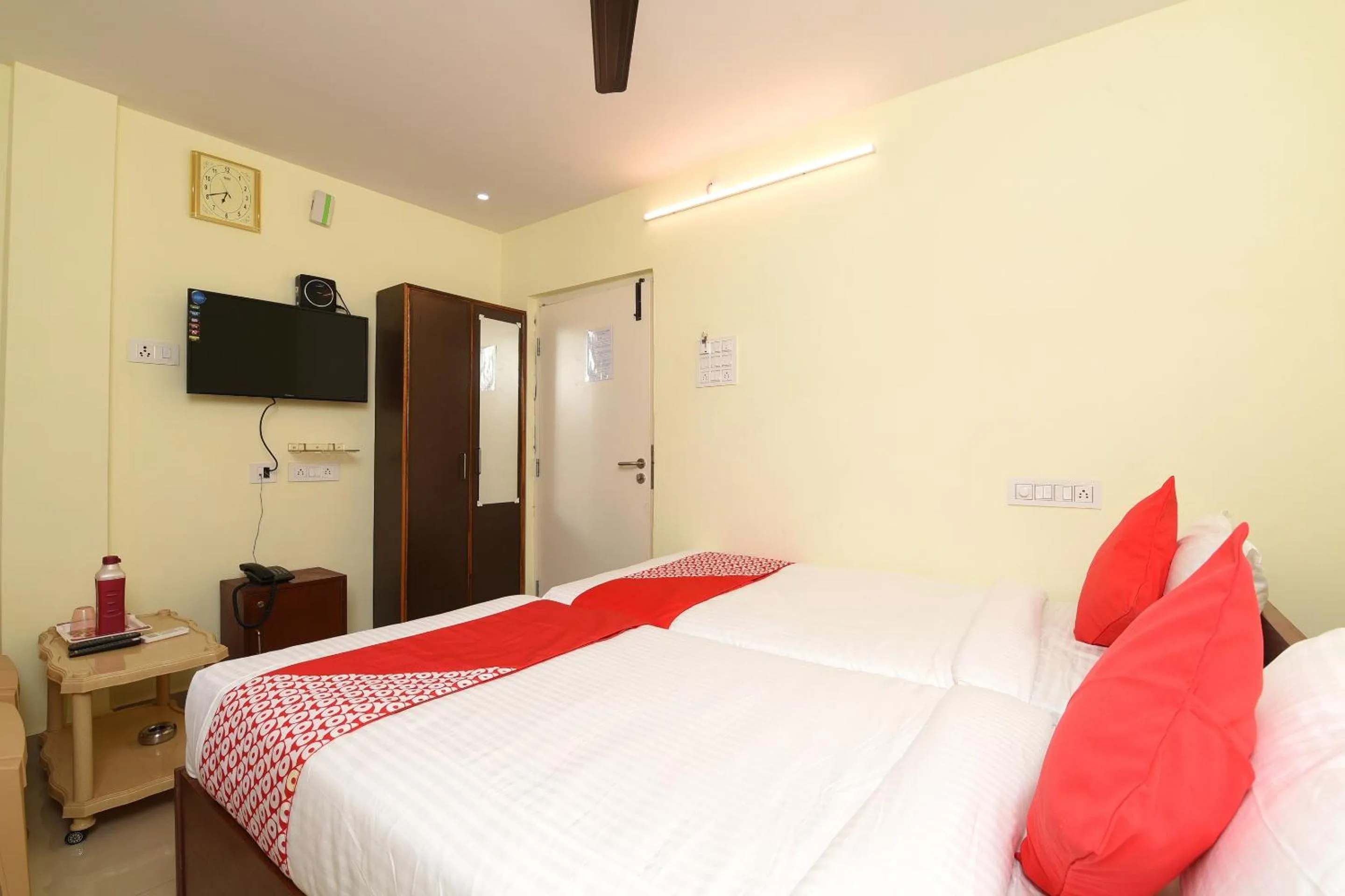 Bedroom, Bed in Hotel O Andhra Pradesh Hotels Association