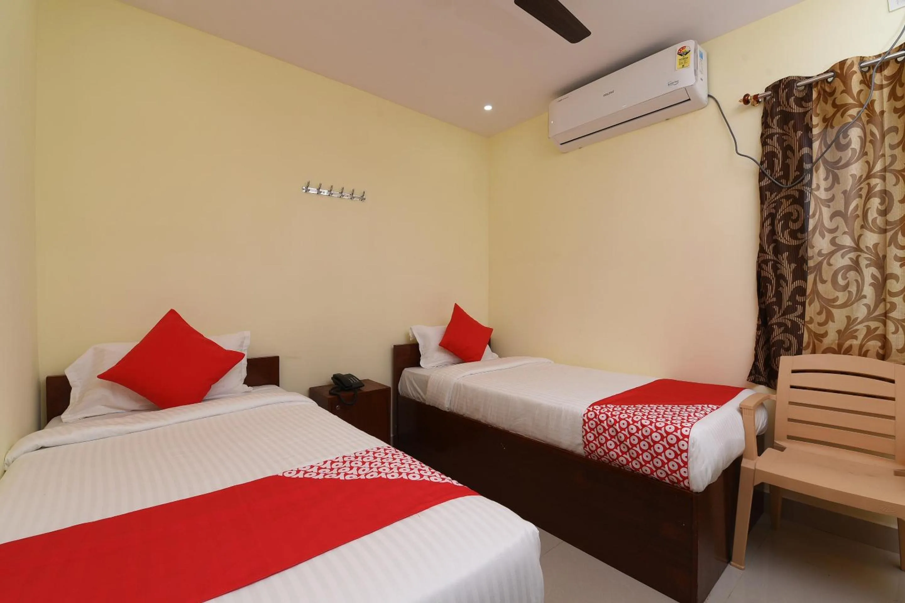 Bedroom, Bed in Hotel O Andhra Pradesh Hotels Association