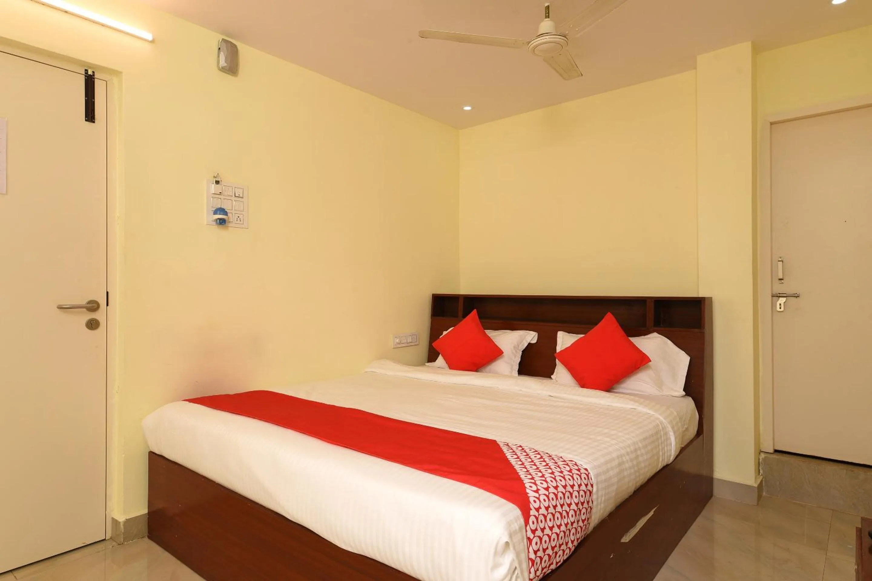 Bedroom, Bed in Hotel O Andhra Pradesh Hotels Association