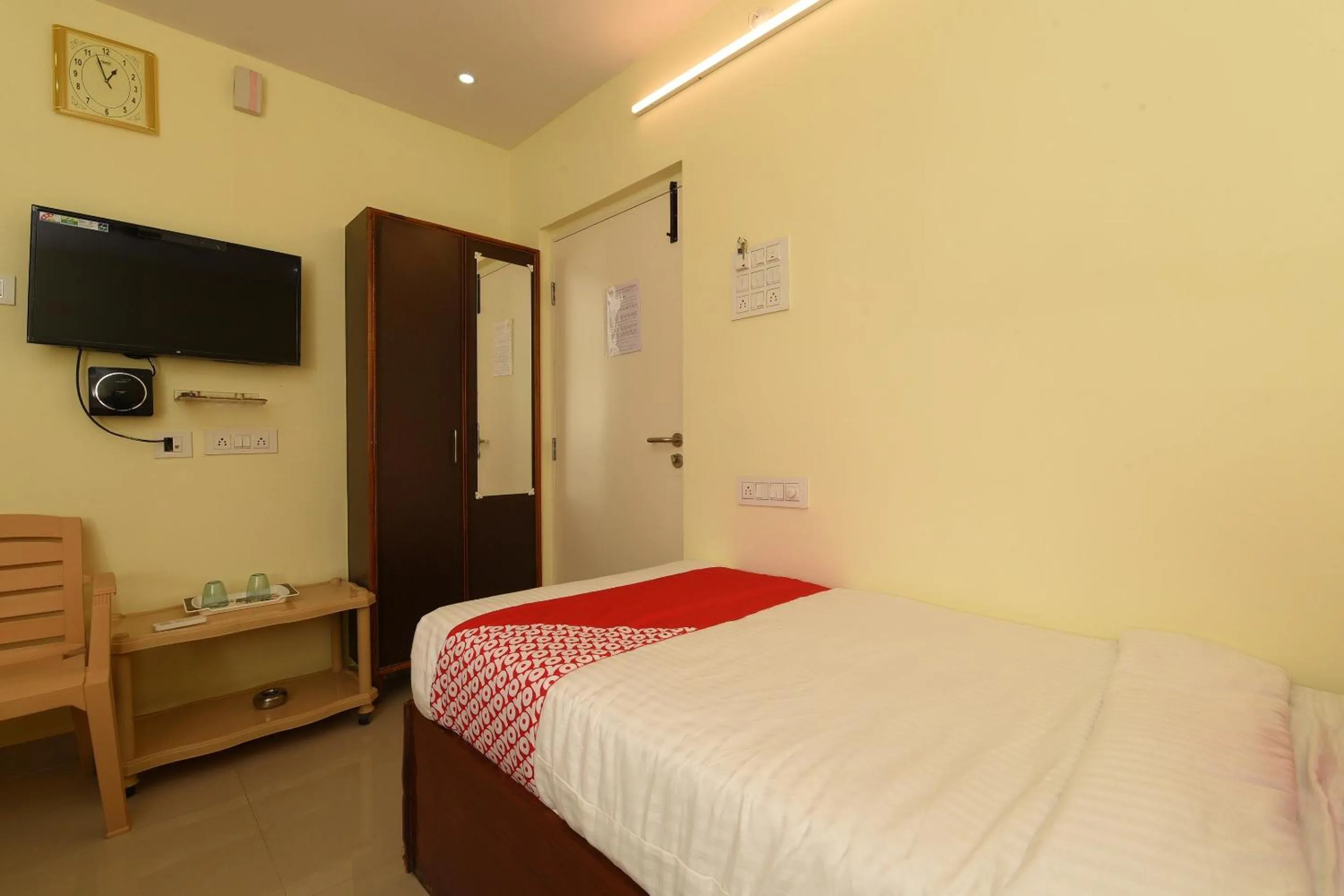 Bedroom, Bed in Hotel O Andhra Pradesh Hotels Association