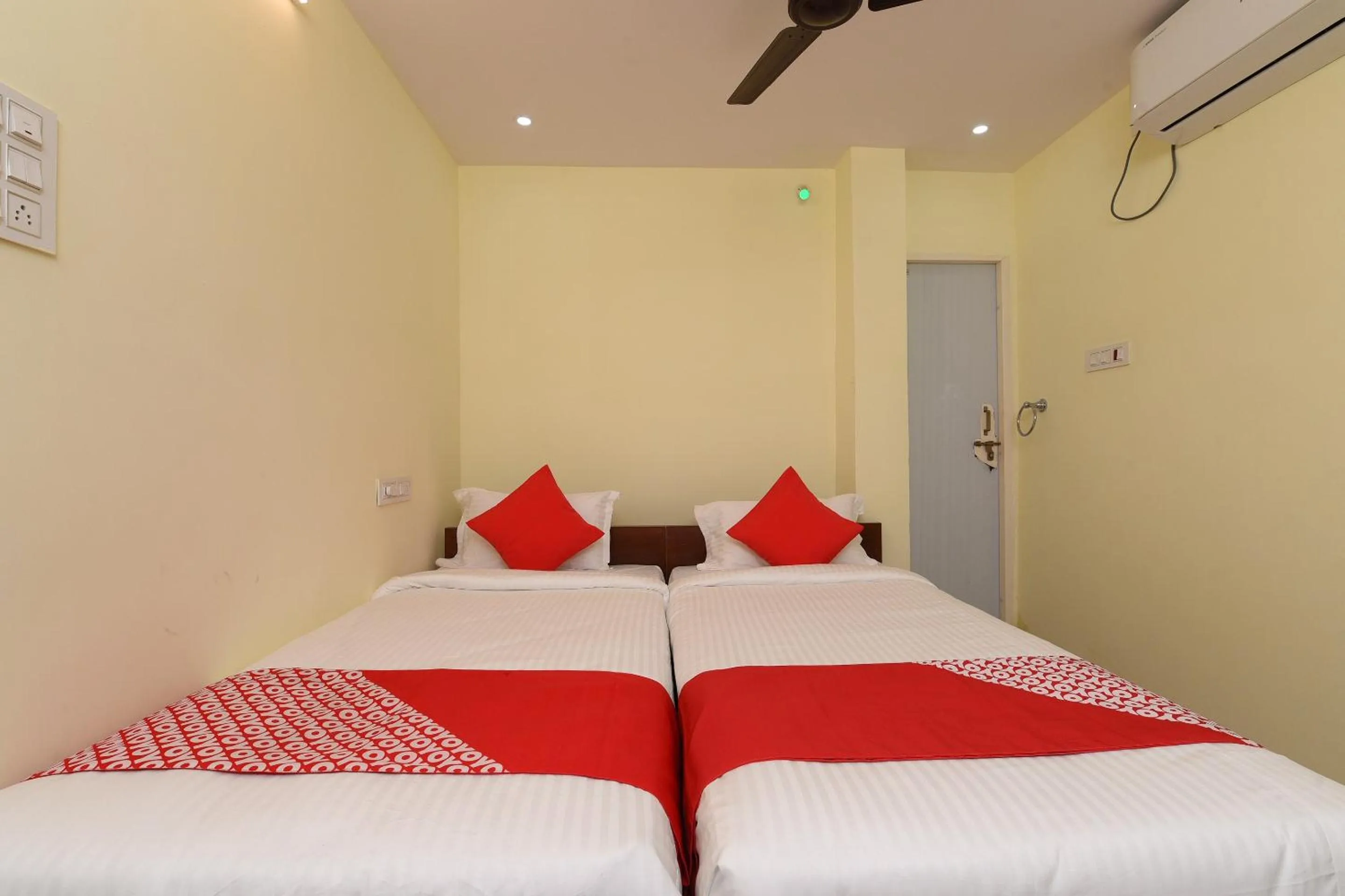 Bedroom, Bed in Hotel O Andhra Pradesh Hotels Association