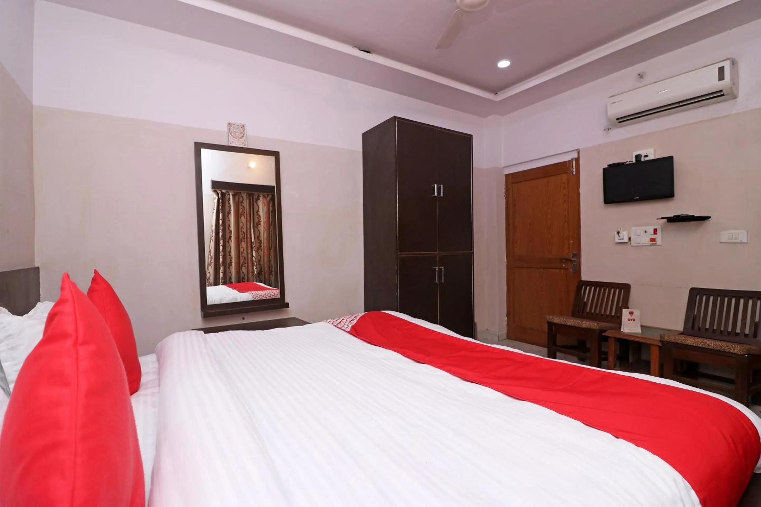 Bedroom in Super Hotel O AKBAR PALACE