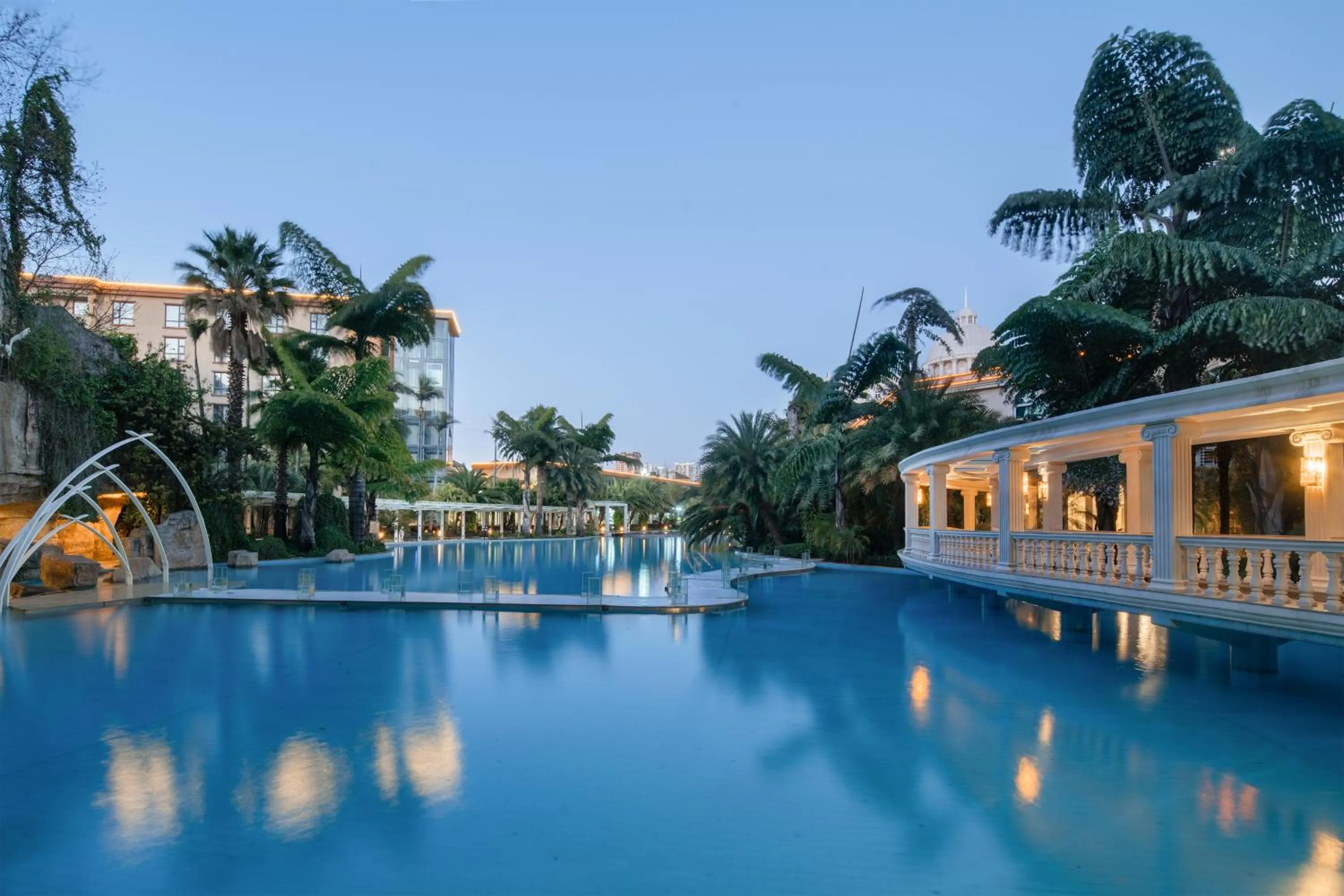 Swimming pool in Yun'an Huidu Hotel