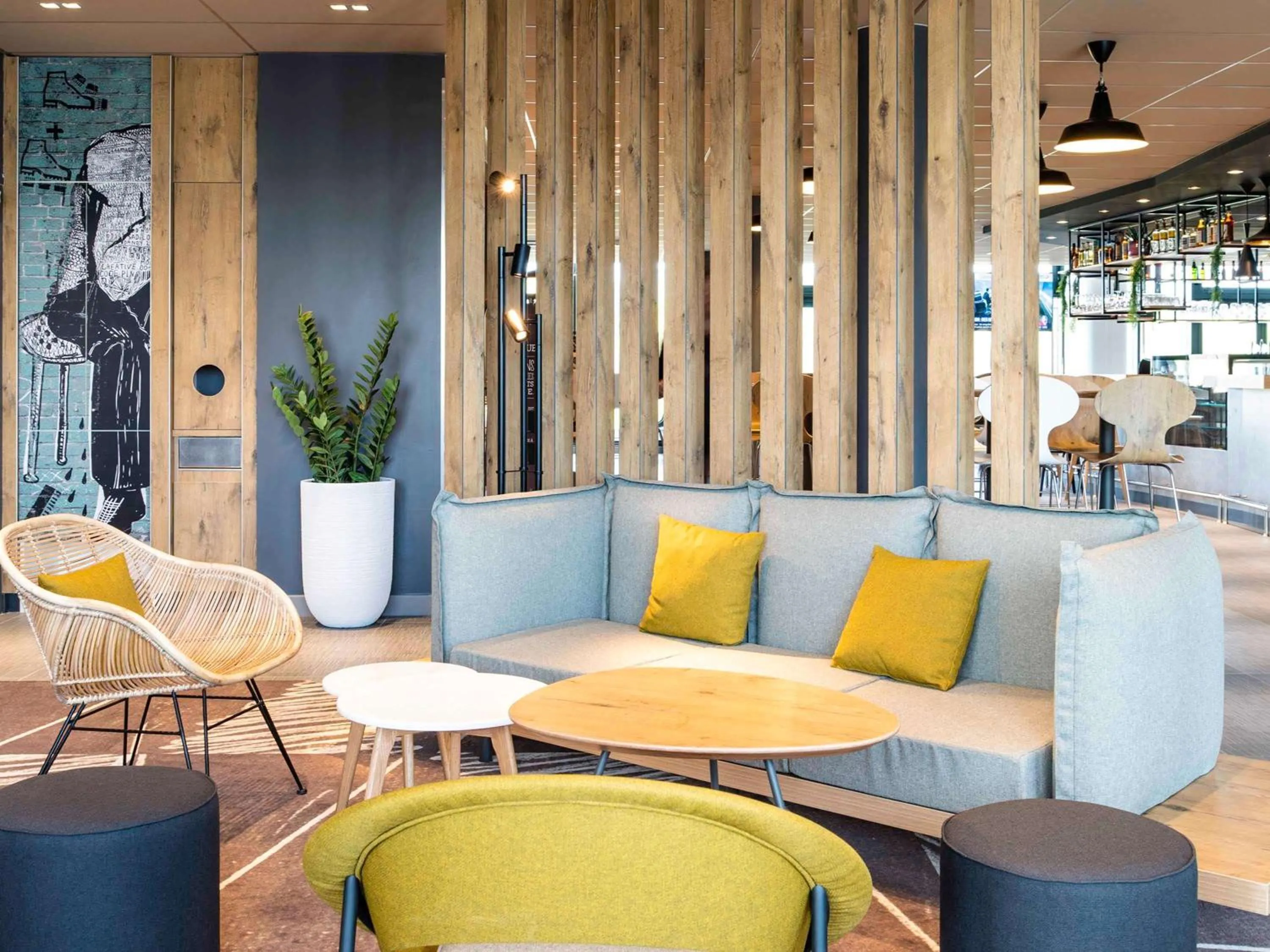 Lounge or bar in ibis Gonesse Le Bourget