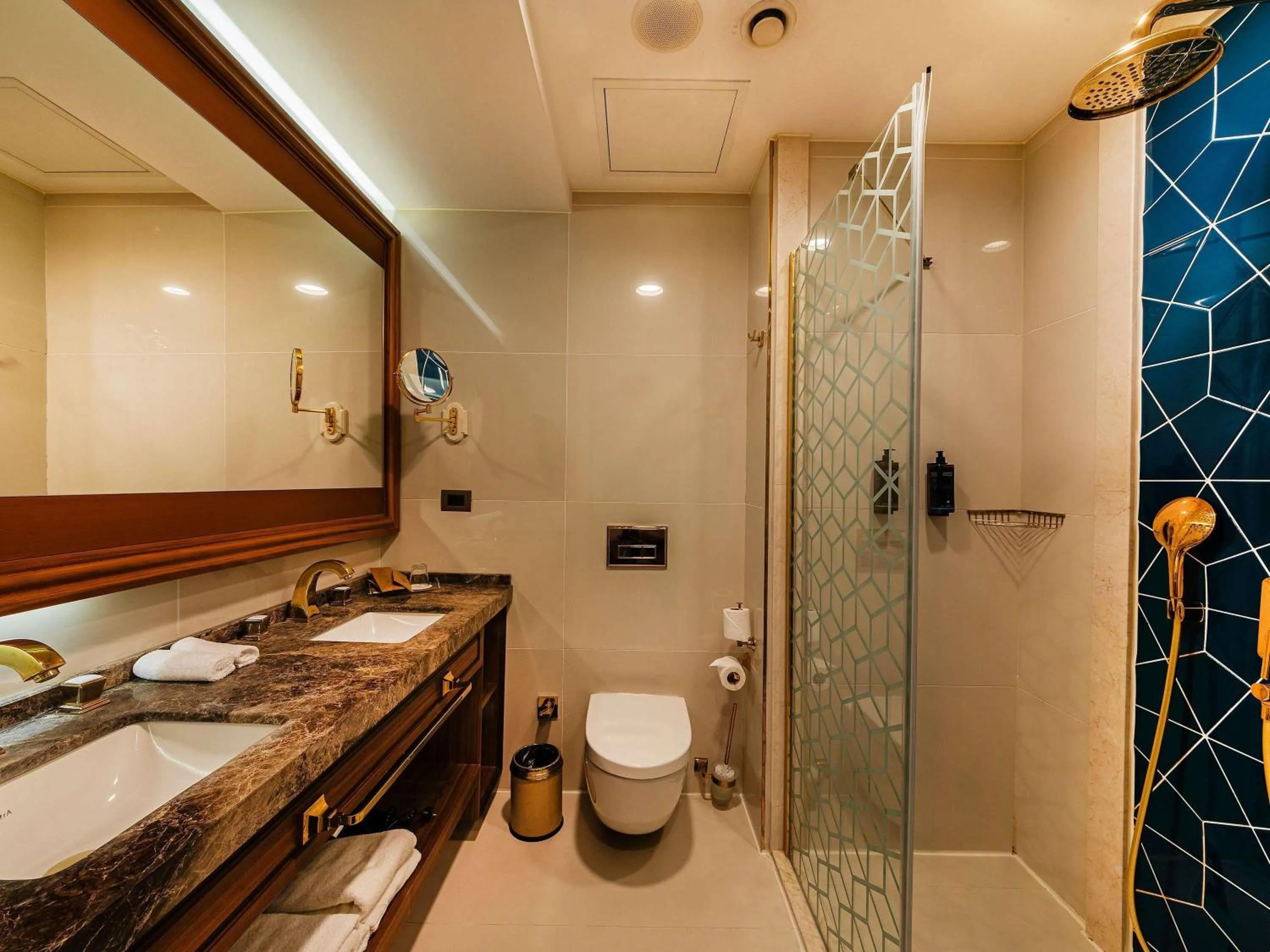 Bedroom in Mercure Istanbul Sirkeci