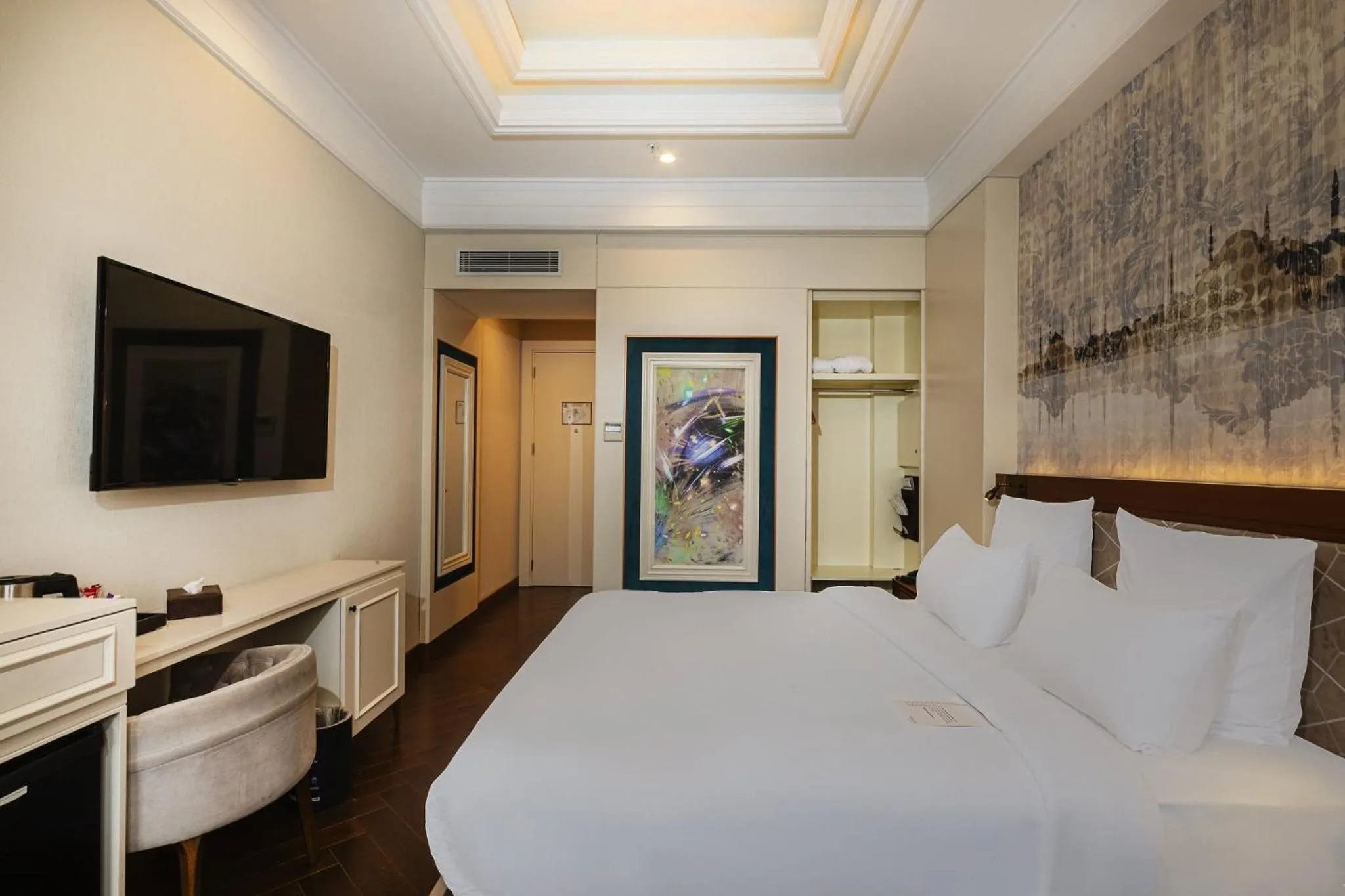 Photo of the whole room, Bed in Mercure Istanbul Sirkeci