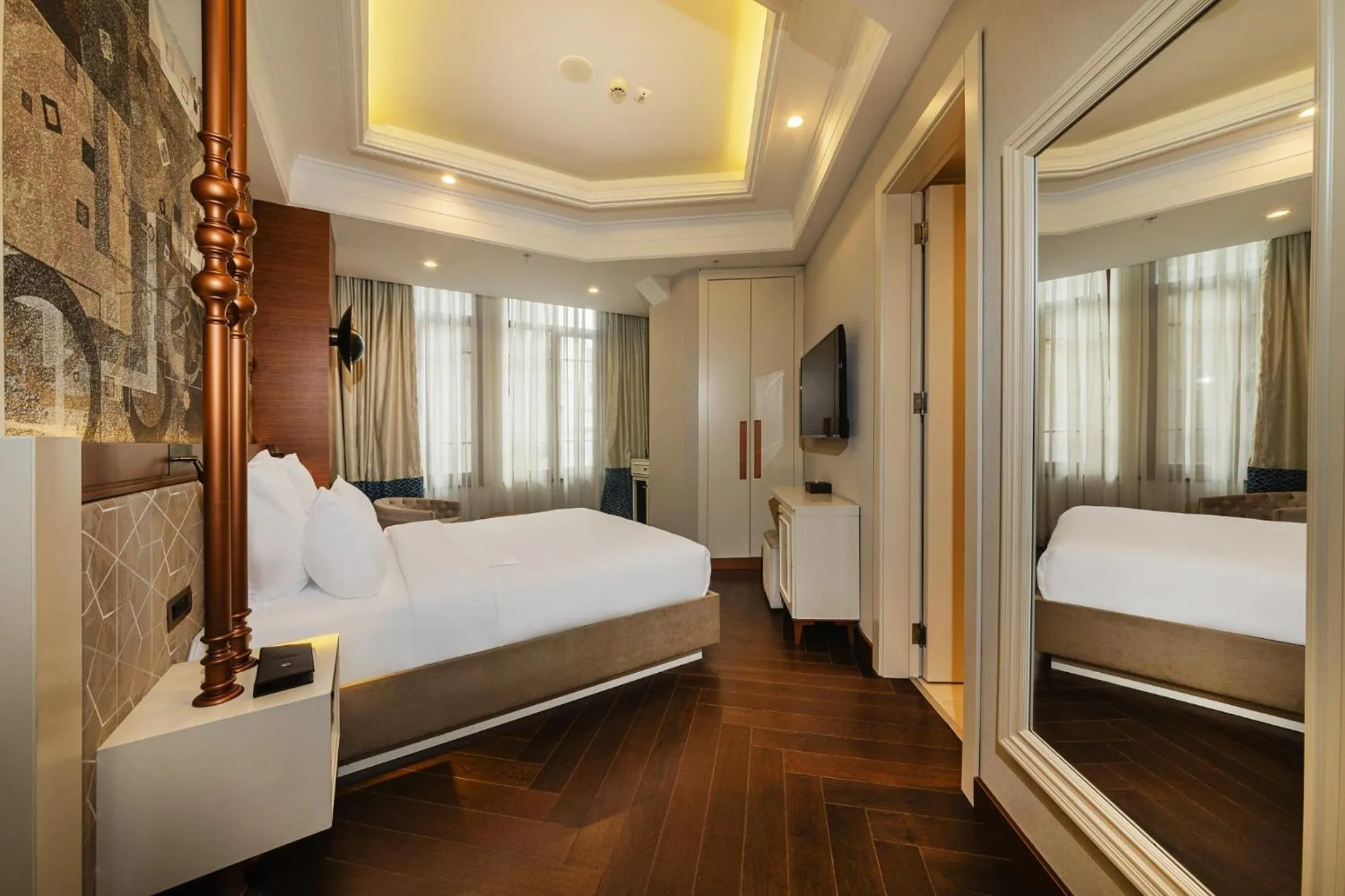 Photo of the whole room, Bed in Mercure Istanbul Sirkeci