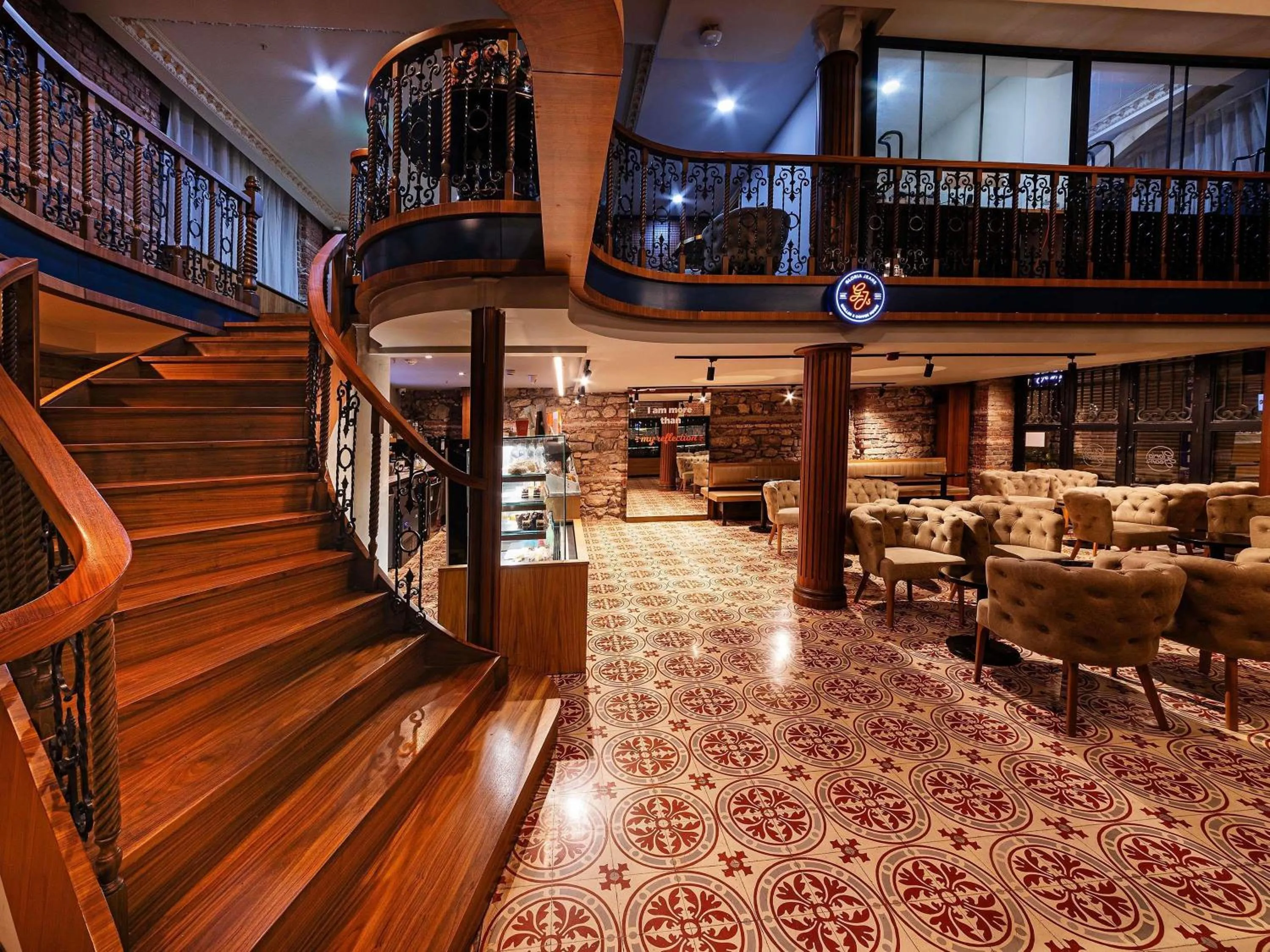 Lounge or bar in Mercure Istanbul Sirkeci