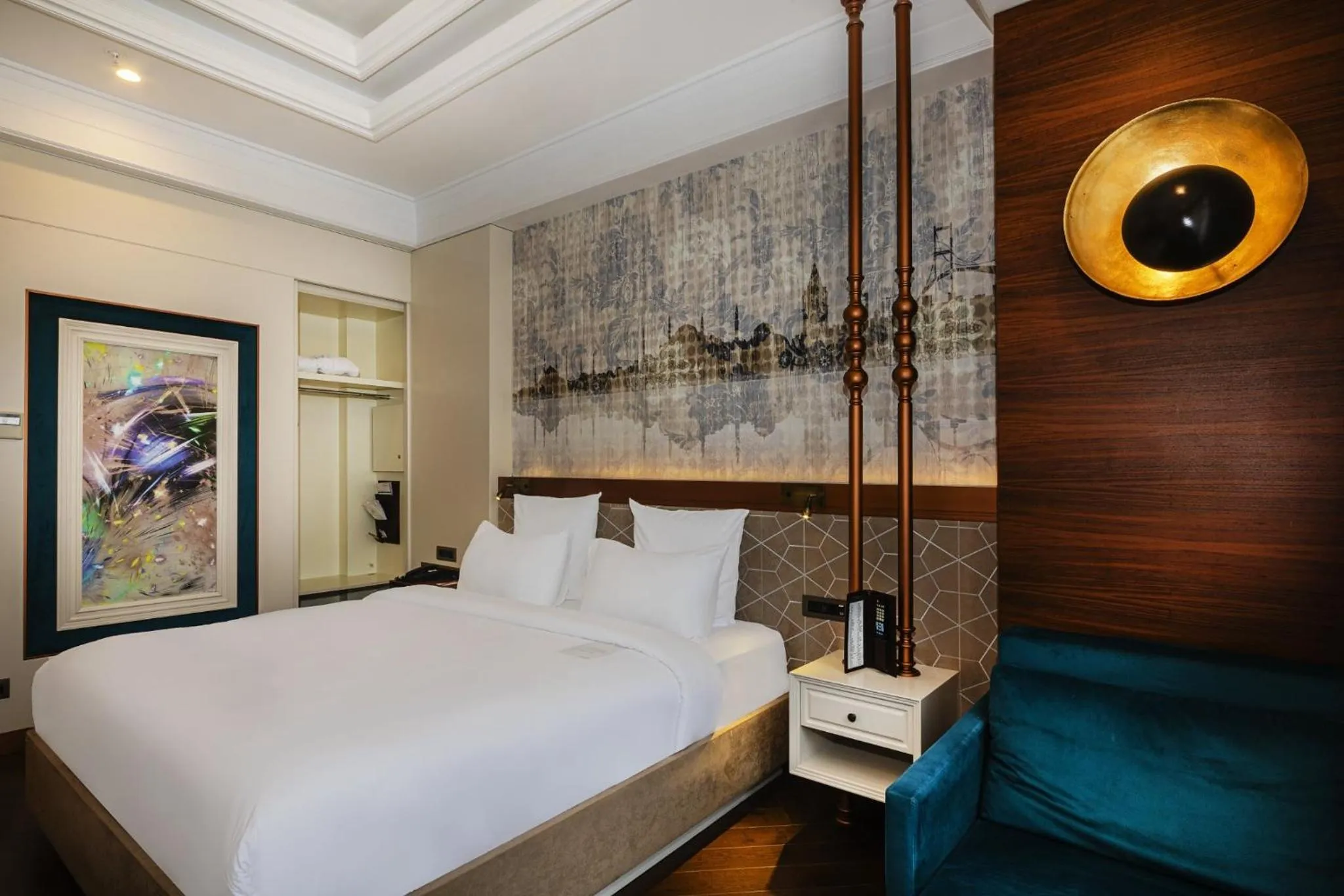 Photo of the whole room, Bed in Mercure Istanbul Sirkeci