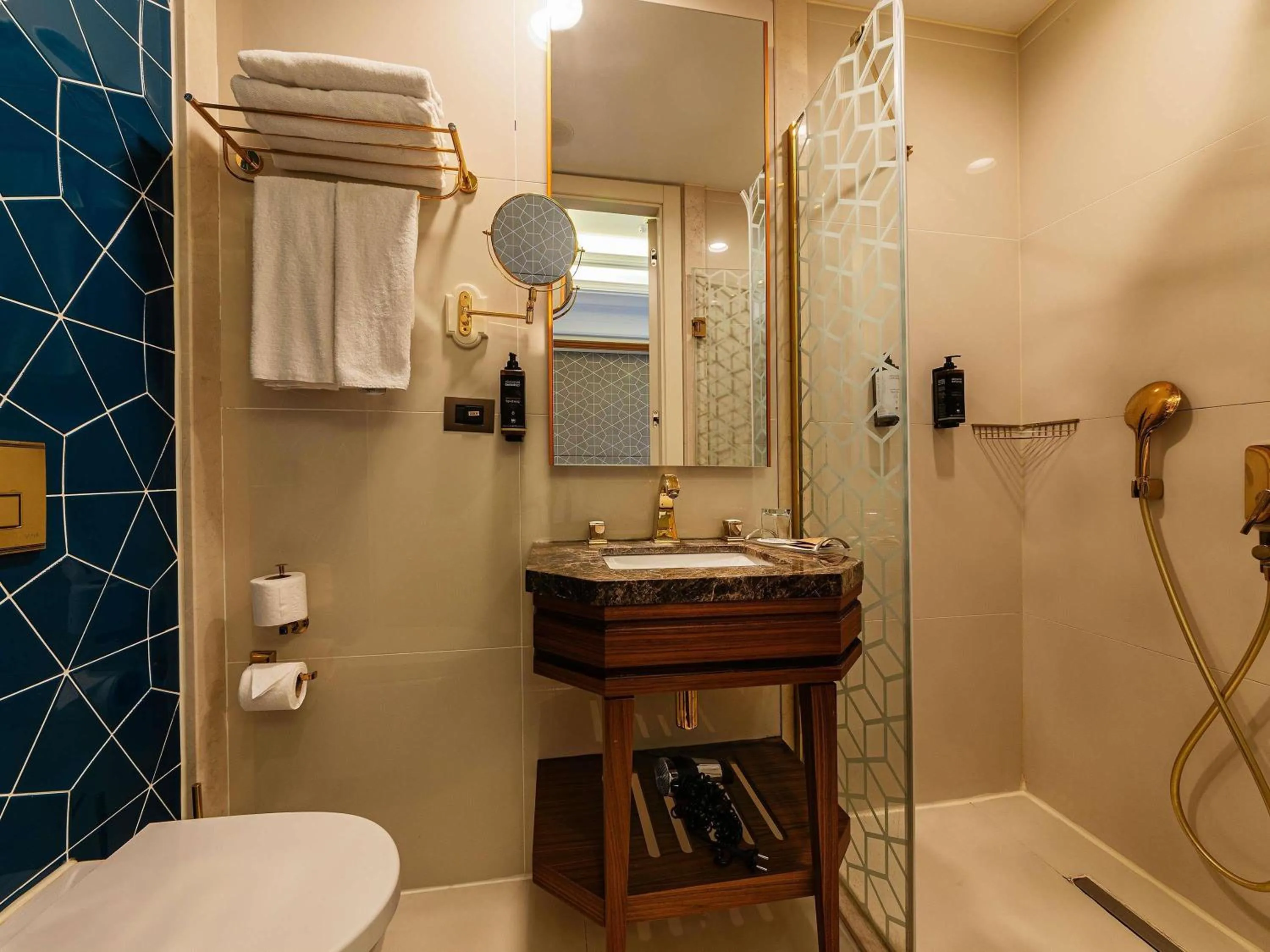 Bedroom in Mercure Istanbul Sirkeci