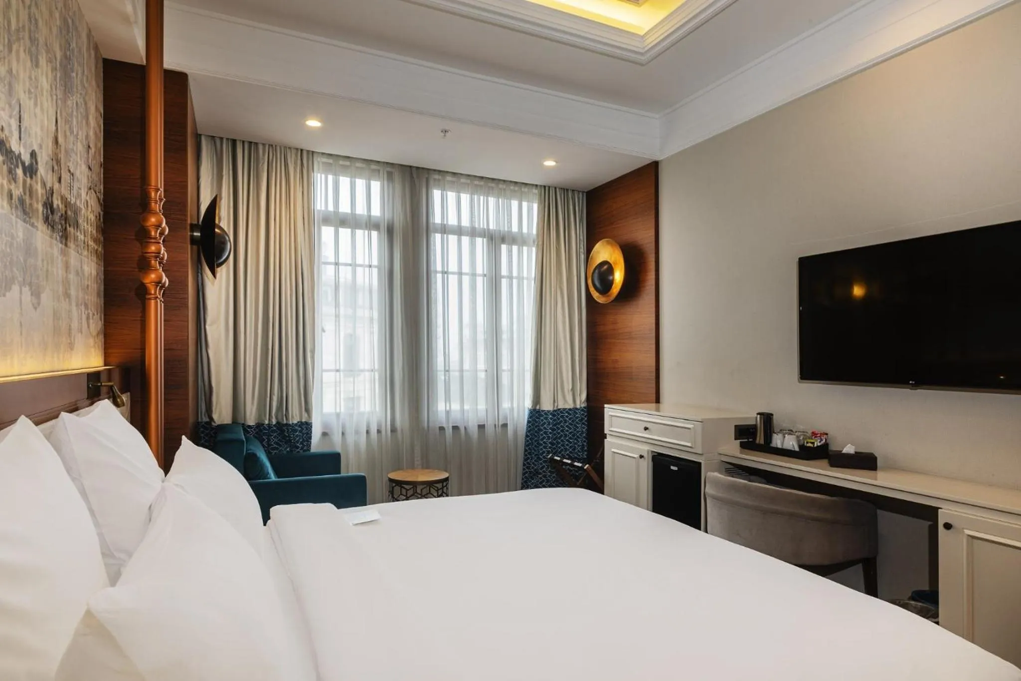 Photo of the whole room, Bed in Mercure Istanbul Sirkeci