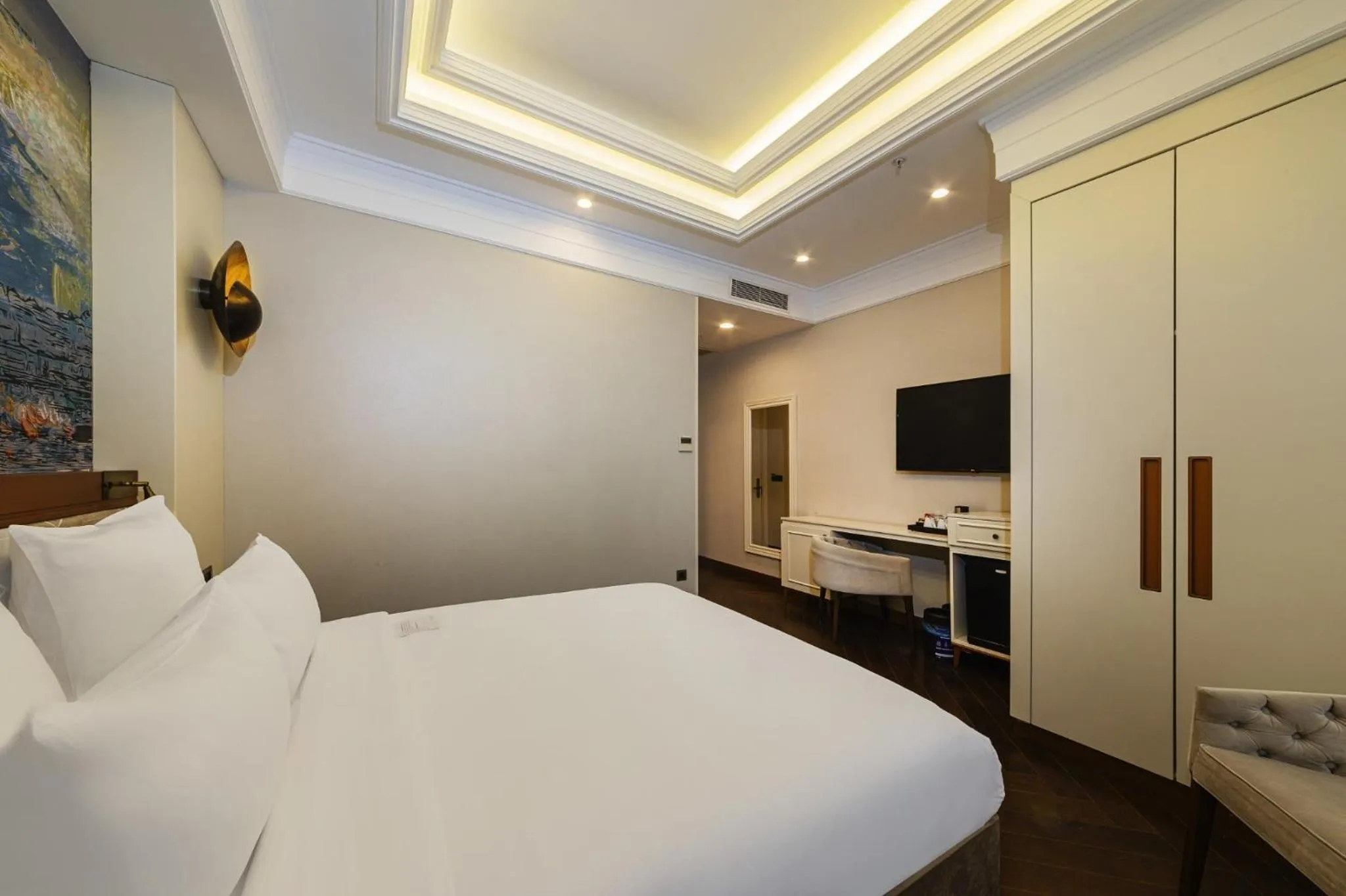 Photo of the whole room, Bed in Mercure Istanbul Sirkeci