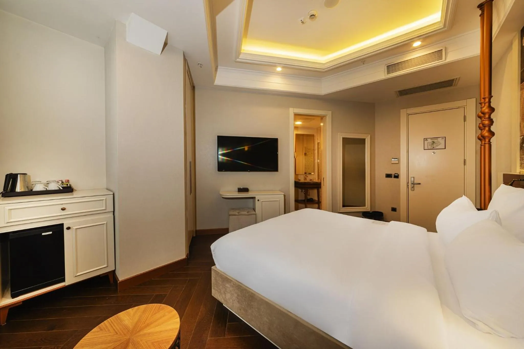 Photo of the whole room, Bed in Mercure Istanbul Sirkeci