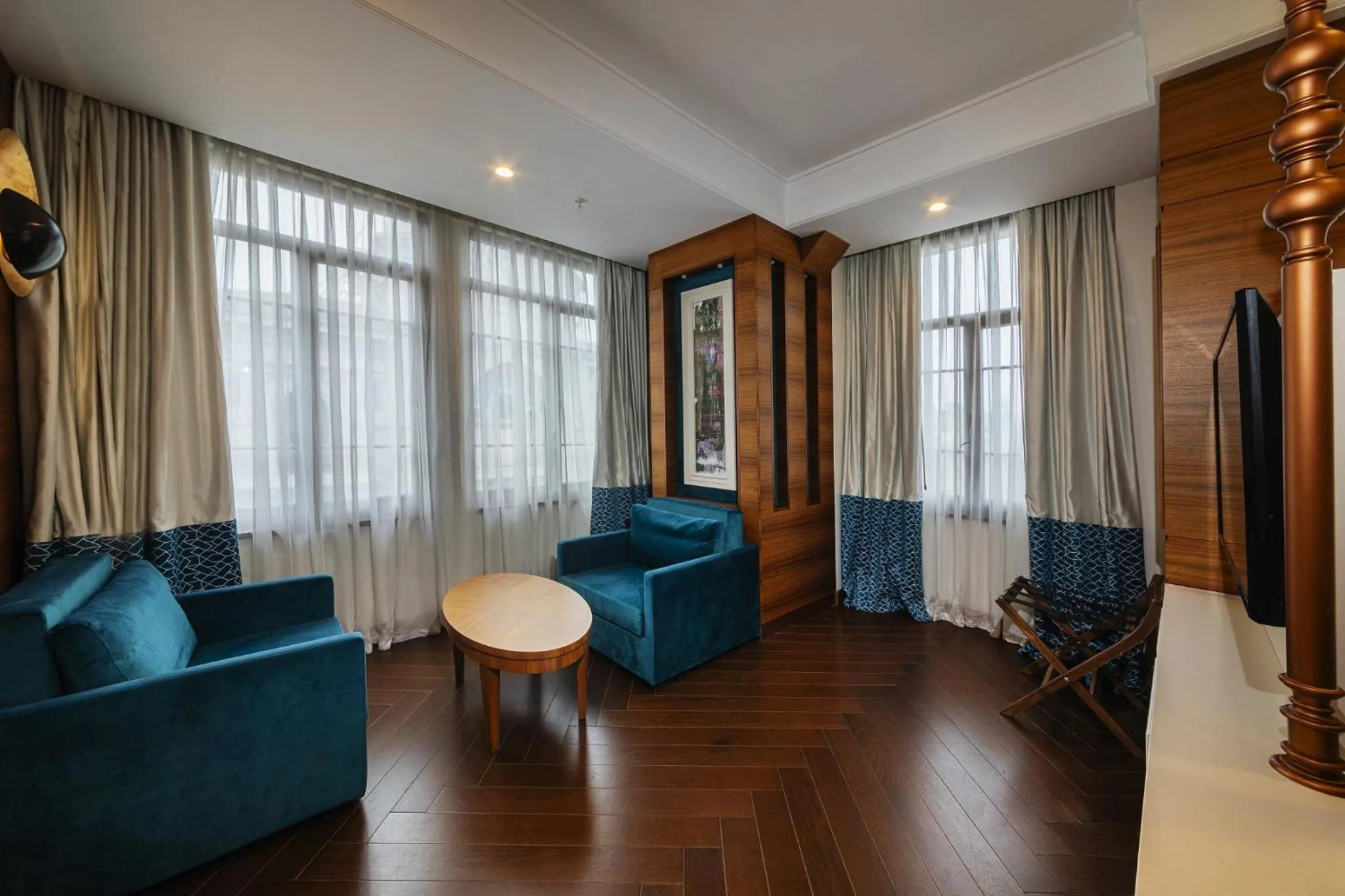 Photo of the whole room in Mercure Istanbul Sirkeci