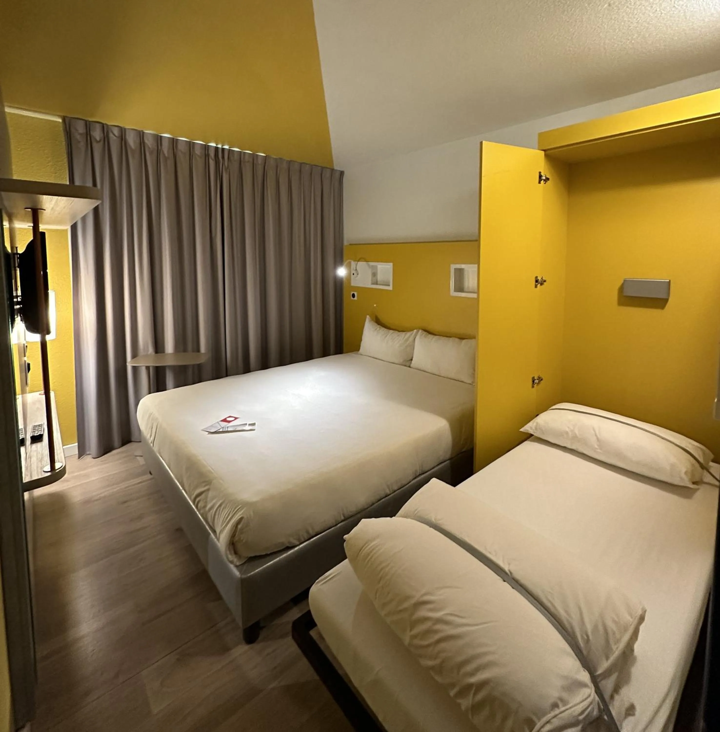 Bed in ibis budget Cahors