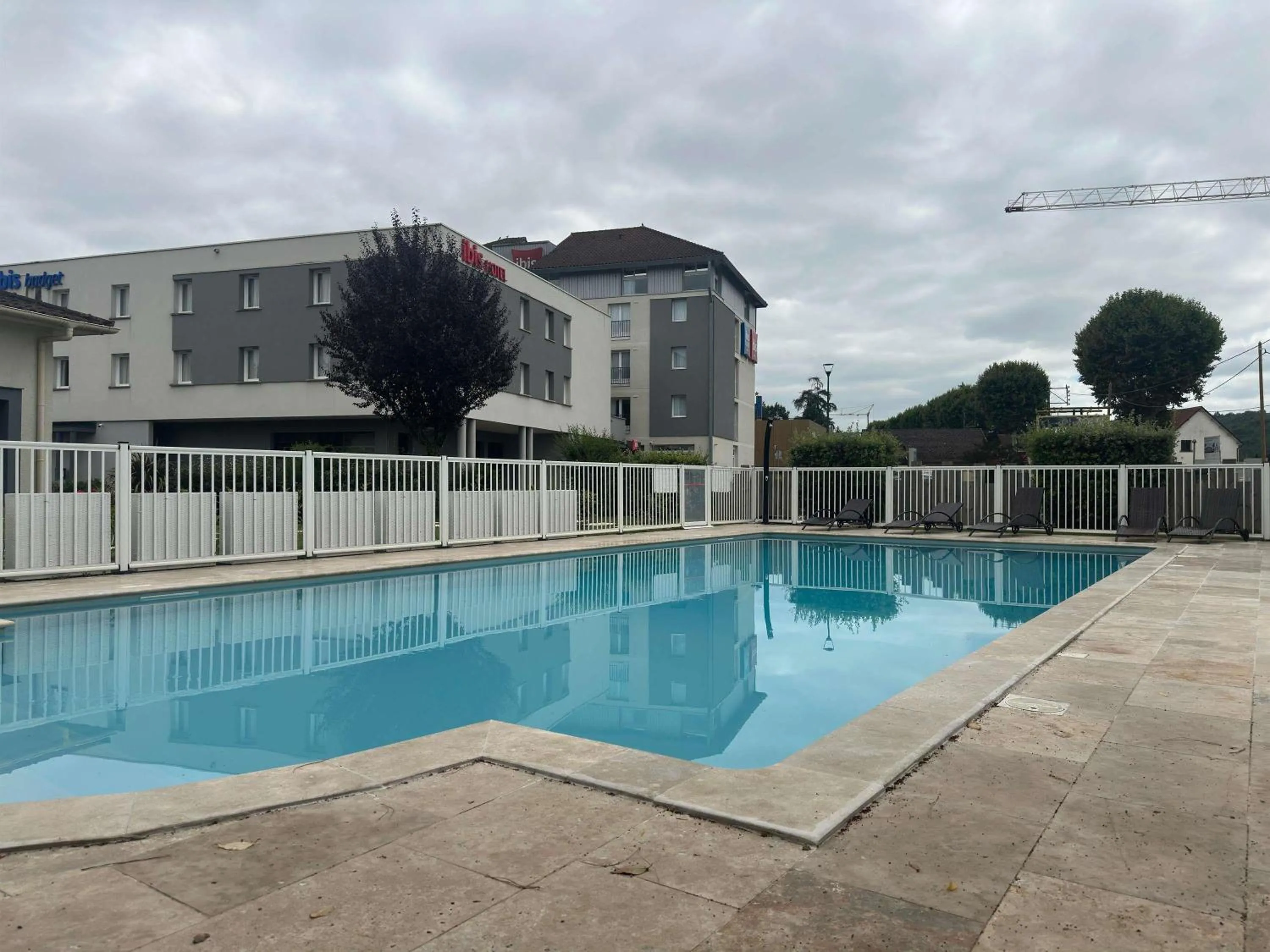 Pool view in ibis Cahors