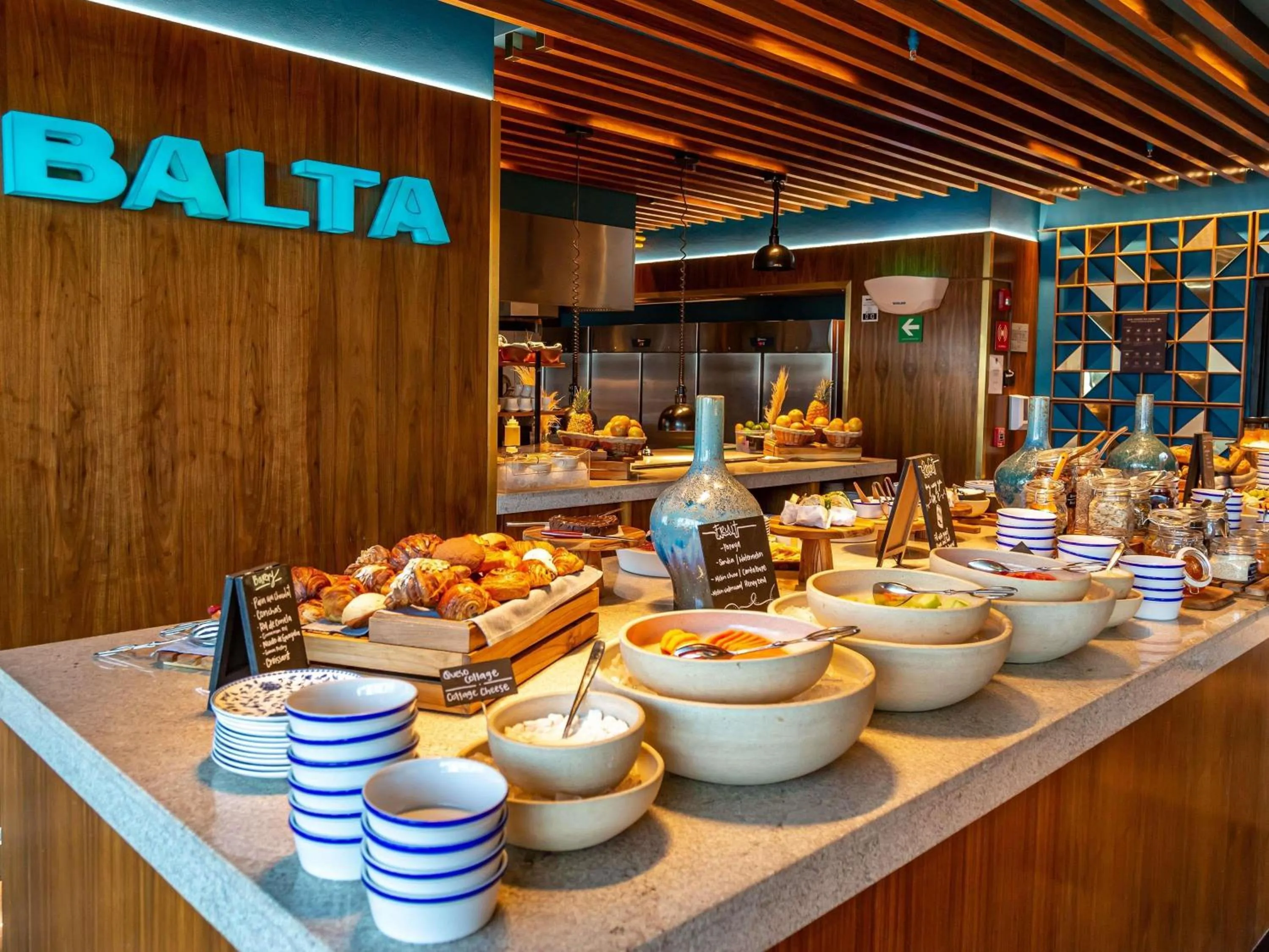 Restaurant/places to eat in Sofitel Mexico City Reforma