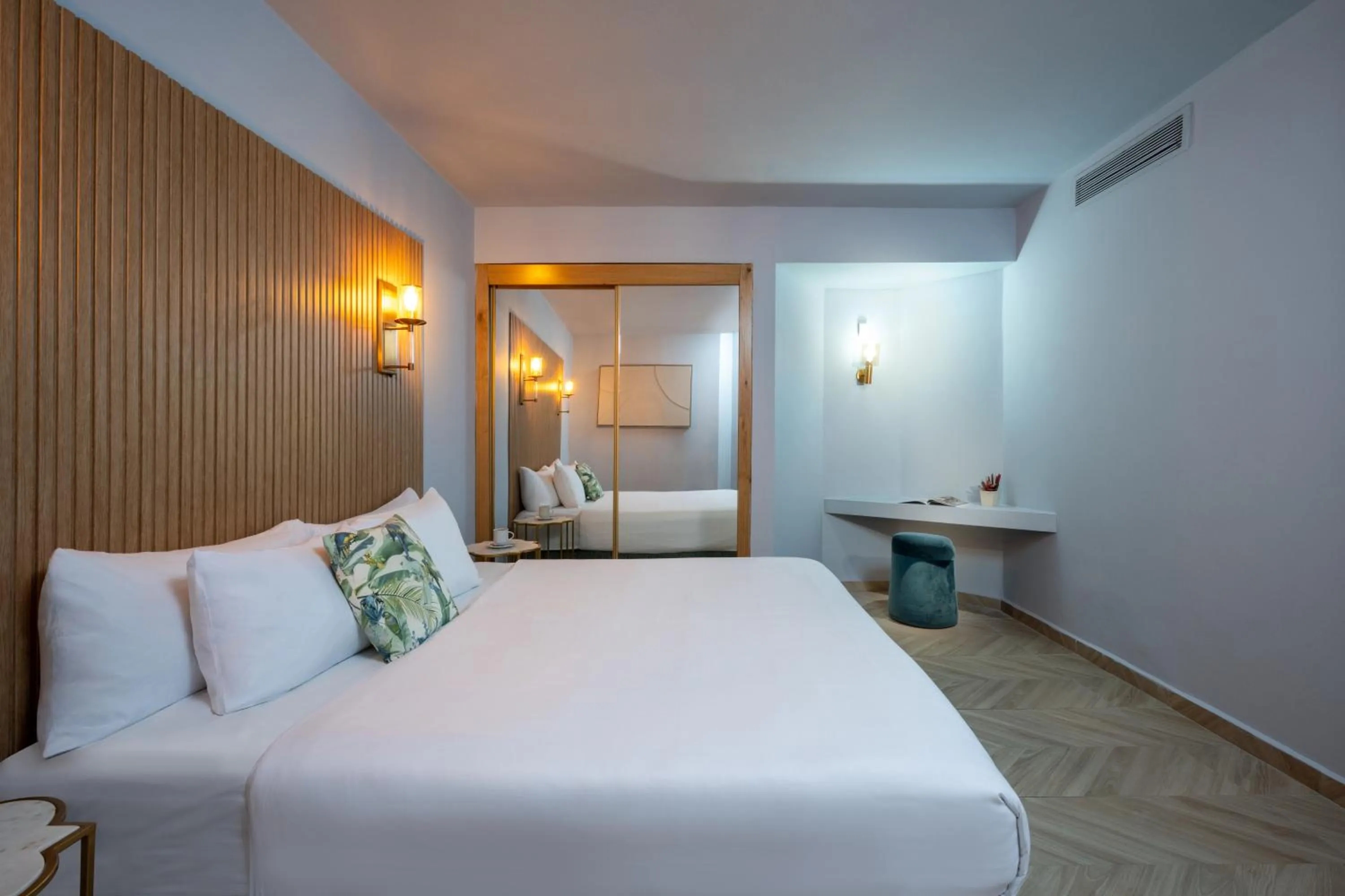 Bedroom, Bed in Leonardo Club Hotel Dead Sea - All Inclusive