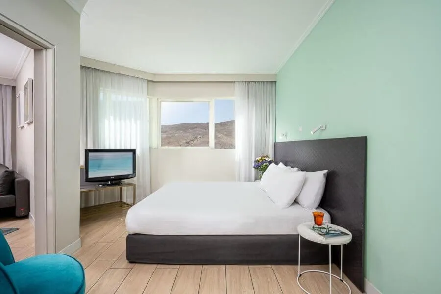 Bedroom, Bed in Leonardo Club Hotel Dead Sea - All Inclusive