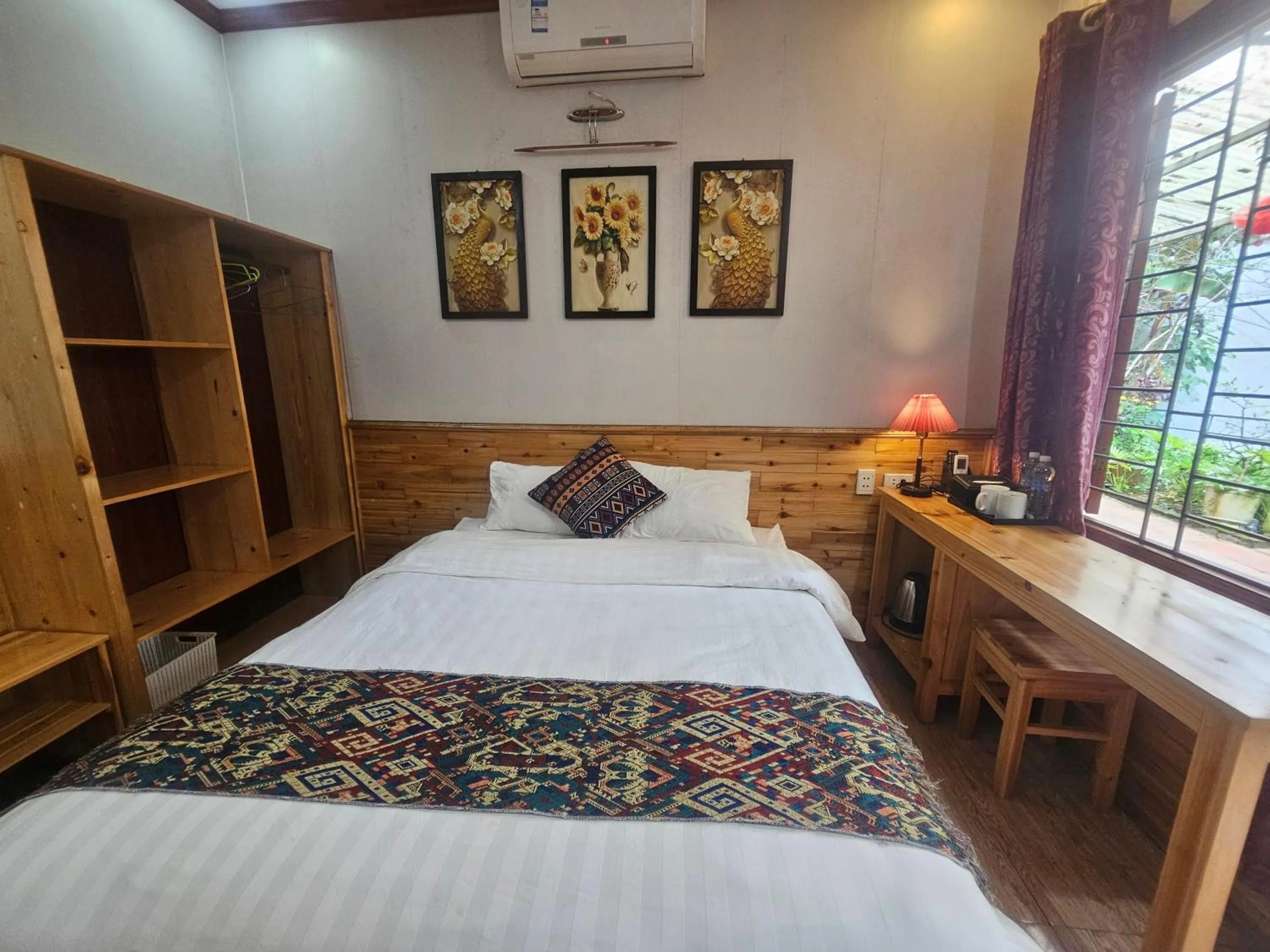 Photo of the whole room, Bed in Dang Khoa Garden Inn