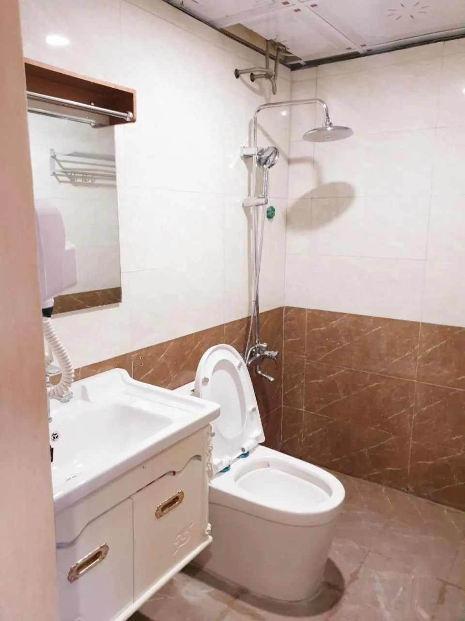 Bathroom in Dang Khoa Garden Inn