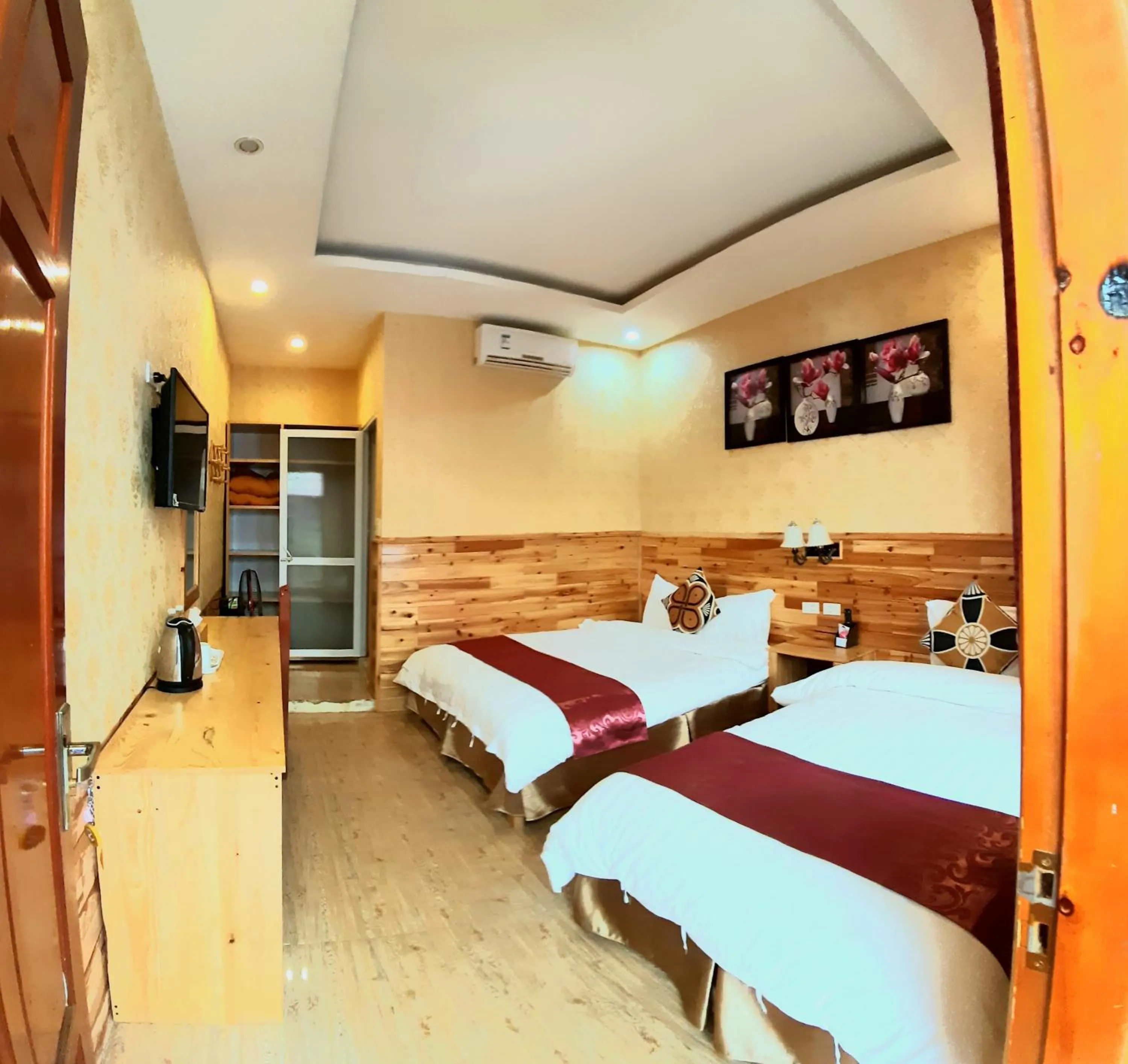 Decorative detail, Bed in Dang Khoa Garden Inn