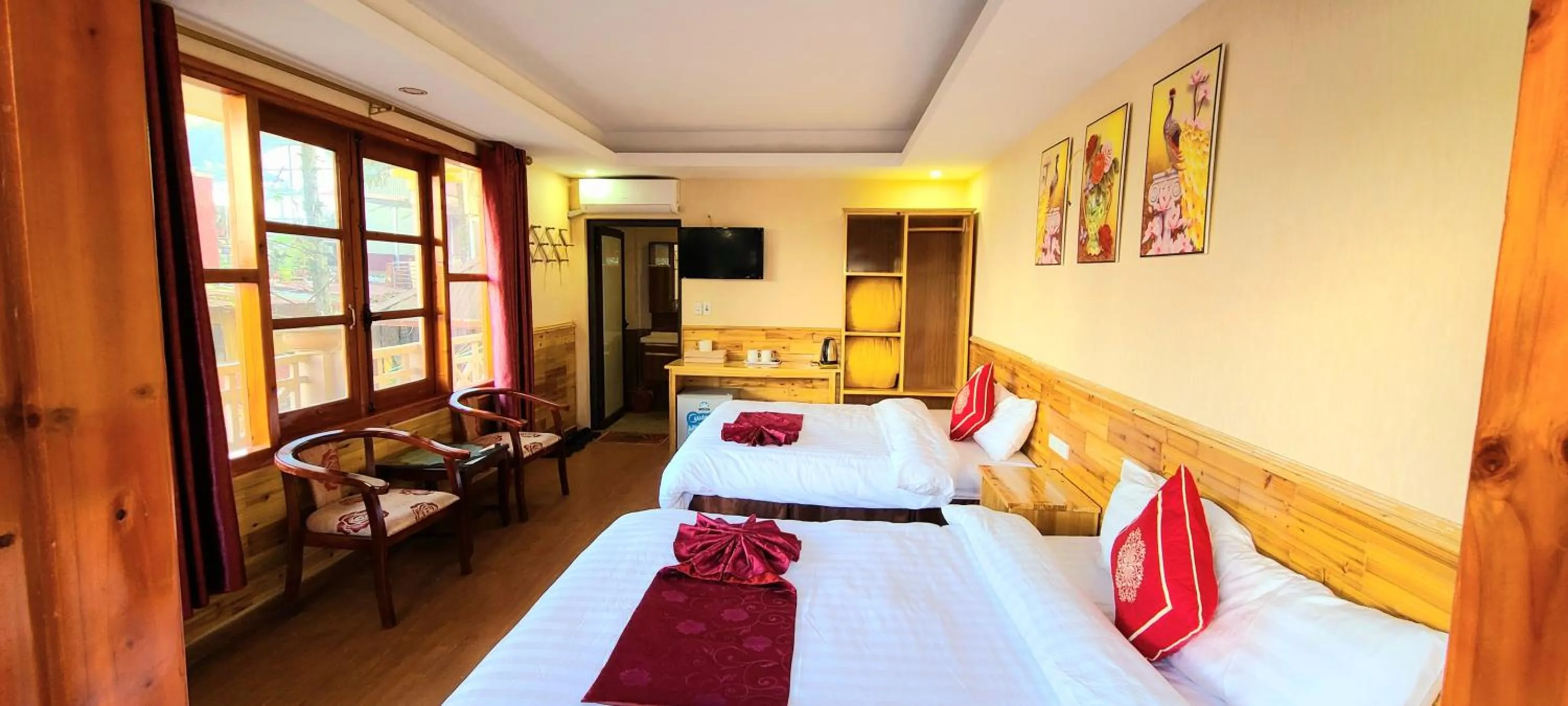 Photo of the whole room, Bed in Dang Khoa Garden Inn