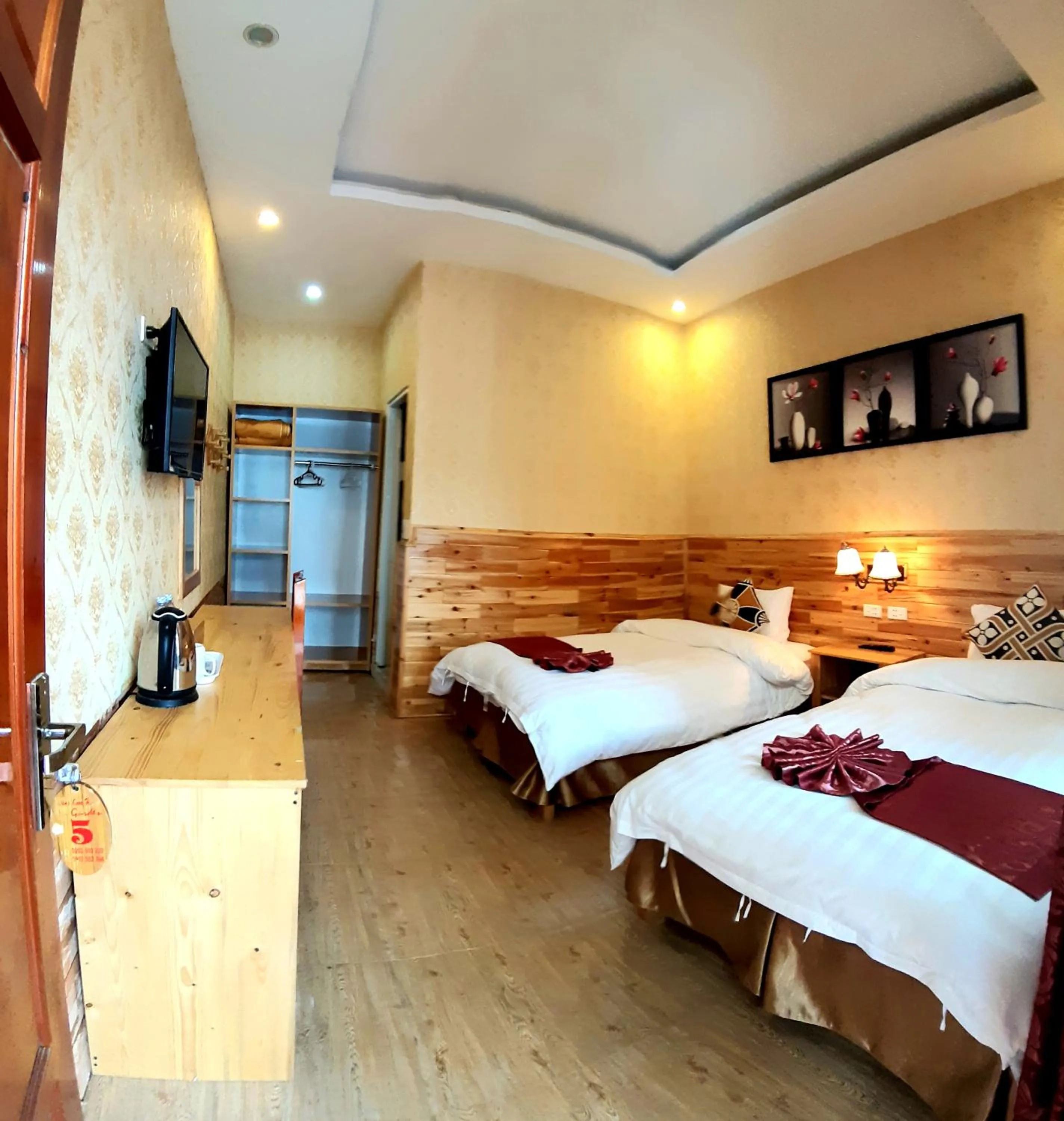 Photo of the whole room, Bed in Dang Khoa Garden Inn