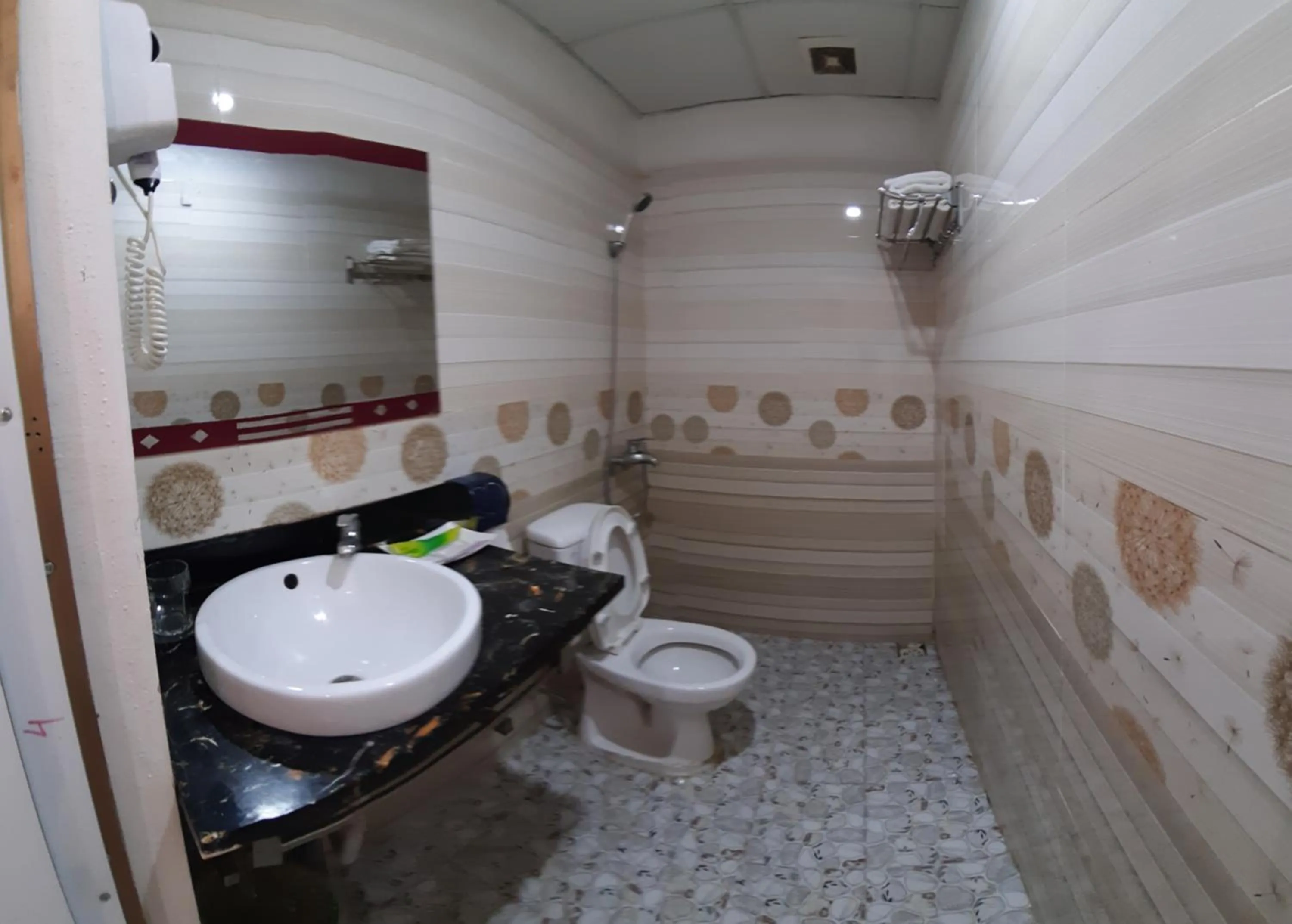 Toilet in Dang Khoa Garden Inn