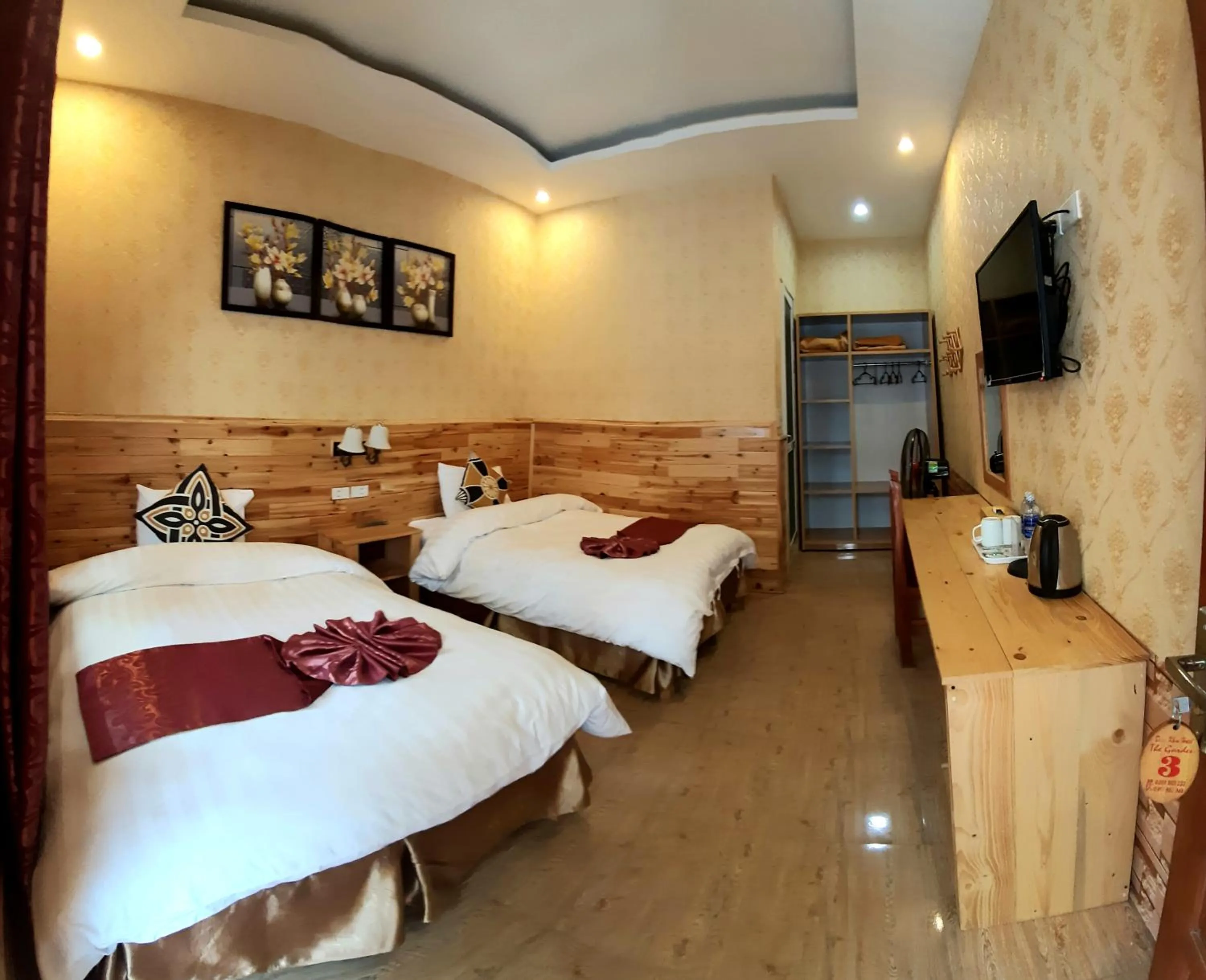 Photo of the whole room, Bed in Dang Khoa Garden Inn