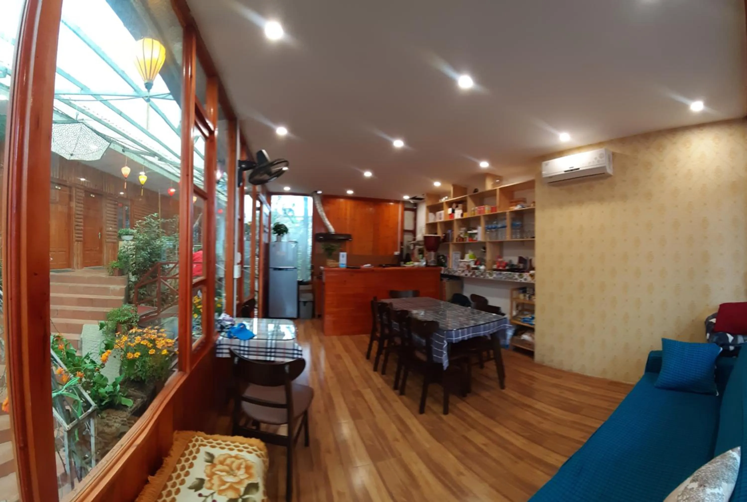 Communal lounge/ TV room in Dang Khoa Garden Inn