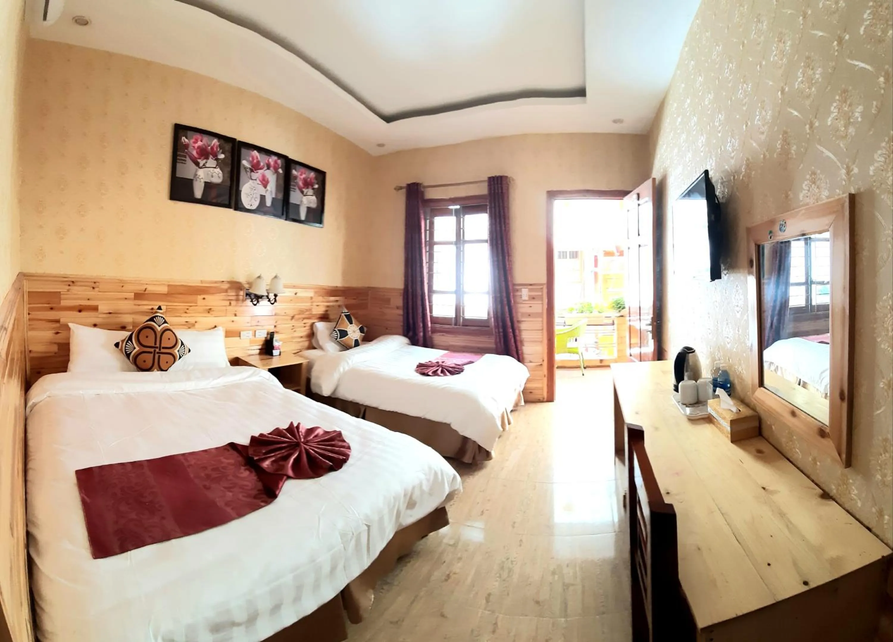 Photo of the whole room, Bed in Dang Khoa Garden Inn