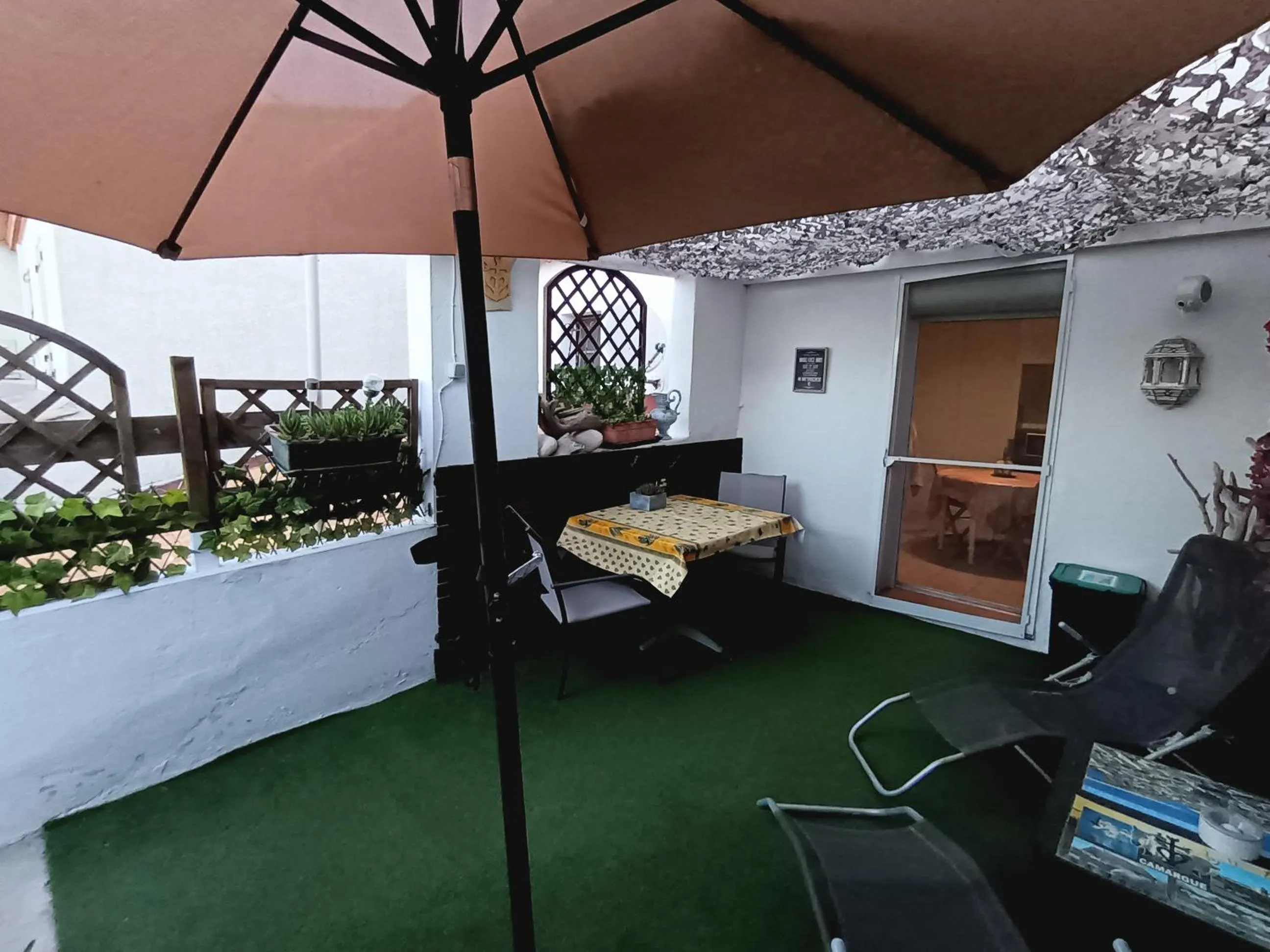 Balcony/Terrace in Chambre les flamants, climatisation, avec vue imprenable sur les étangs, petit déjeuner offert